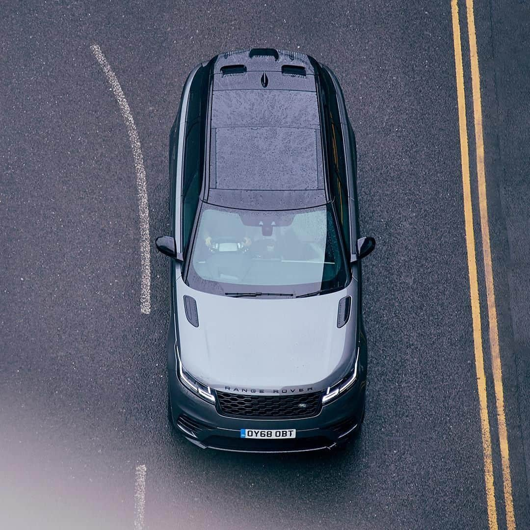 Land Roverさんのインスタグラム写真 - (Land RoverInstagram)「Dynamic Stability Control on the #RangeRover #Velar keeps you more closely connected to the road ahead, no matter the conditions. Search 'Range Rover Velar Technology' to learn more.  #4x4 #CarsofInstagram #Instacar #LandRover #SUV #Design #AutomotiveDesign #Car #Cars #CityLife #CityStyle #Rain #Raining #WetRoad #WetRoads」5月29日 20時30分 - landrover