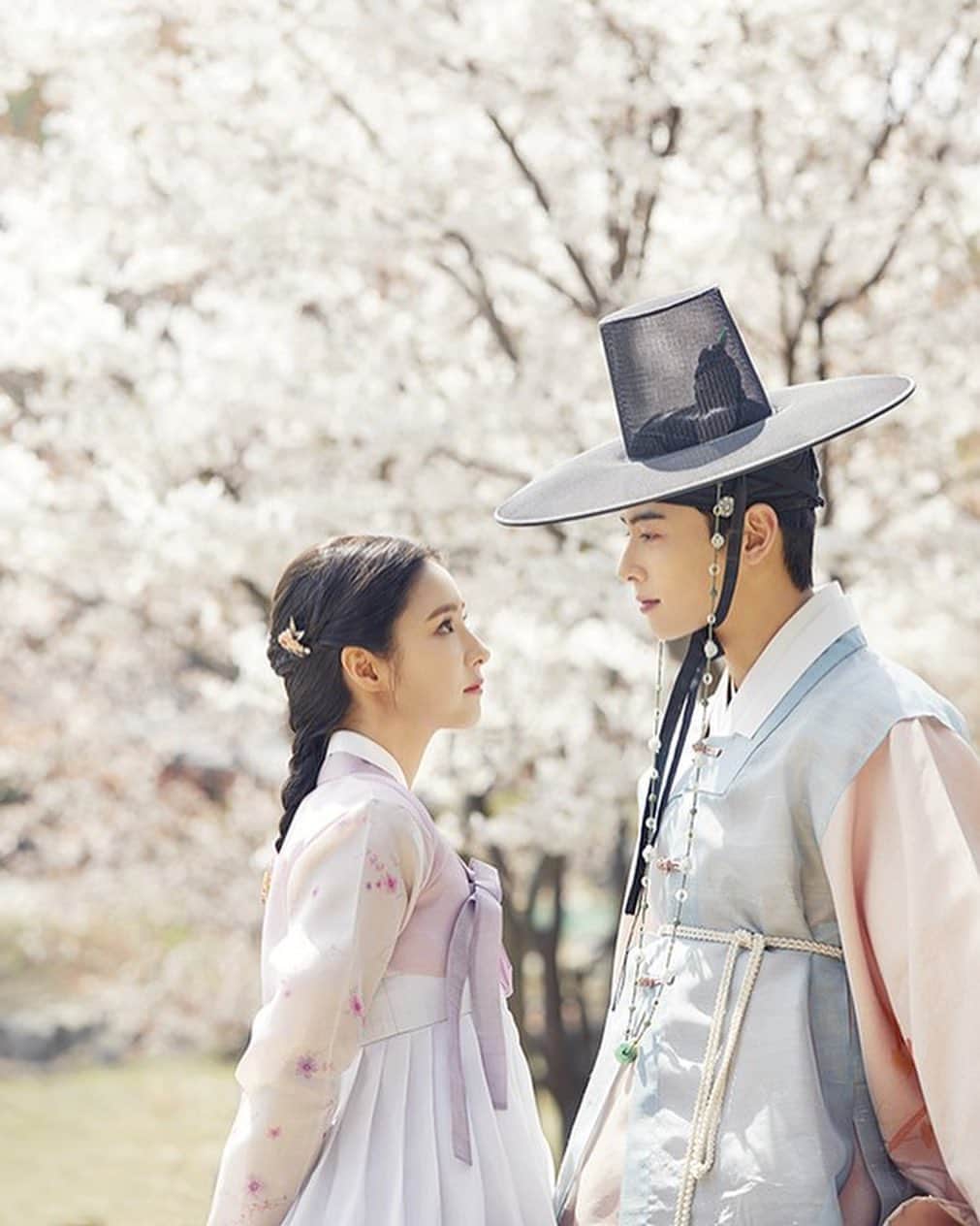 シン・セギョンさんのインスタグラム写真 - (シン・セギョンInstagram)「신입사관 구해령 7월 밤 9시 MBC에서❣️」5月29日 20時31分 - sjkuksee