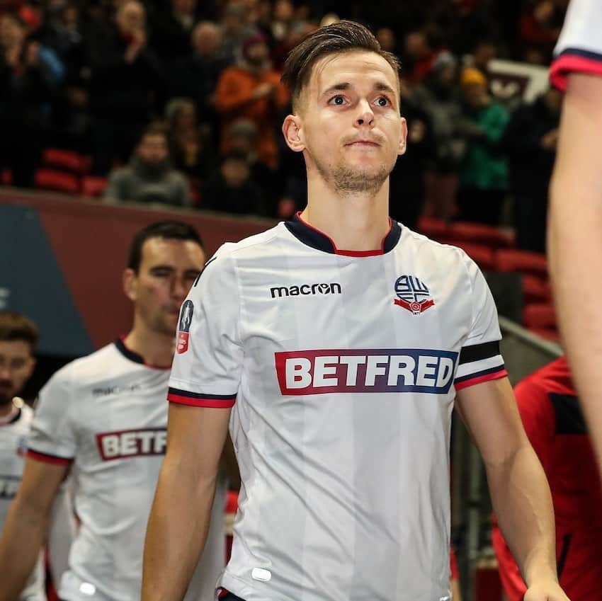 パヴェル・オルコウスキのインスタグラム：「I would want to thank the fans, the manager, my teammates and all staff at the club for their help and support. This year has not been good for anyone at the club but I hope that Bolton will be great again and that happiness will come back.  Players, coaches and owners come and go but true fans are always there and they make the club really.  Best of luck for the future to all the Wanderers!  Yours, Pav」