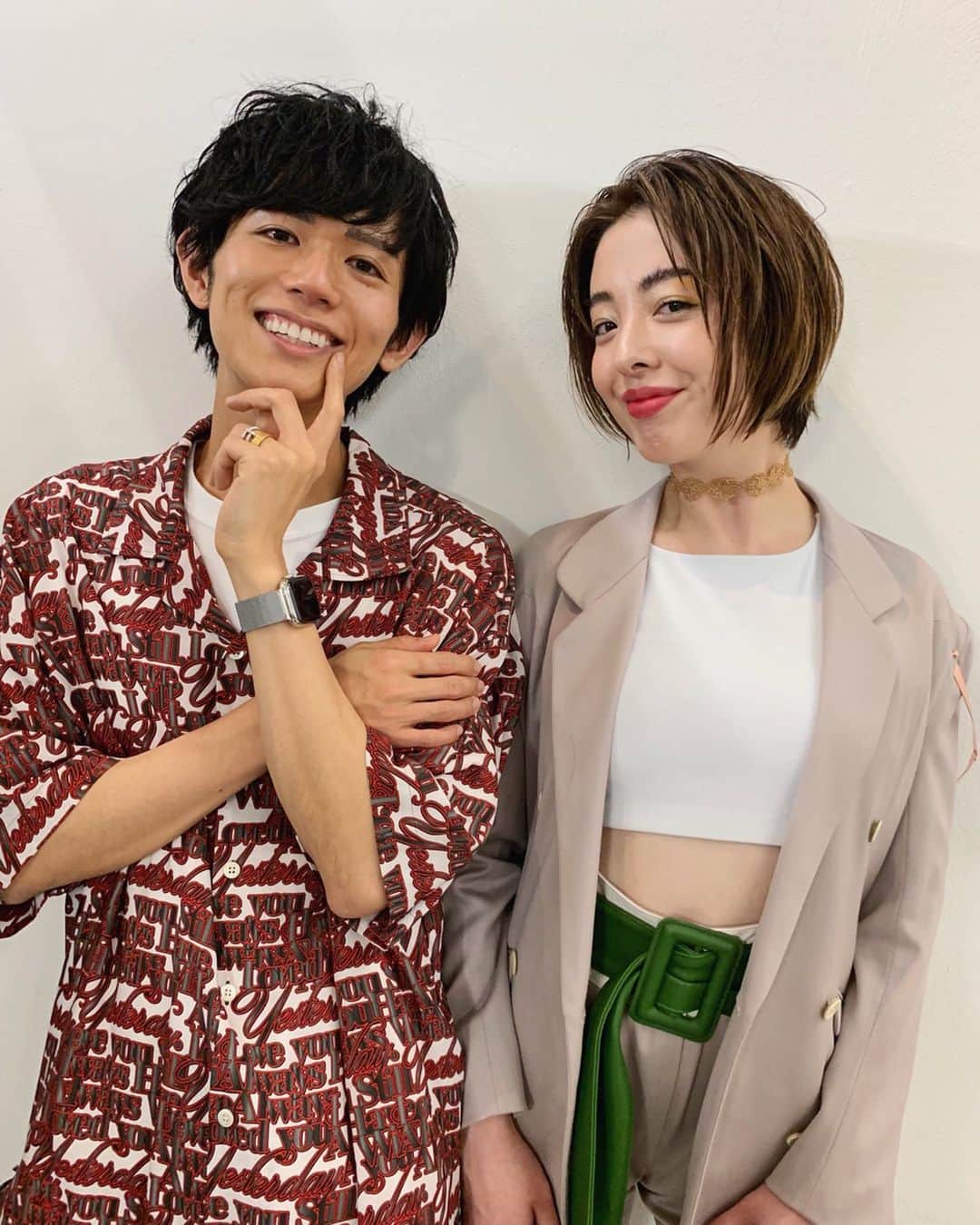 片山良平のインスタグラム：「ショーのスタイルはこんな感じです✂︎ オイルつけただけのウエットスタイリング☝️ めっちゃ可愛い🧡 #runway  #hairshow  #loness  #ショートヘア #ショートボブ」