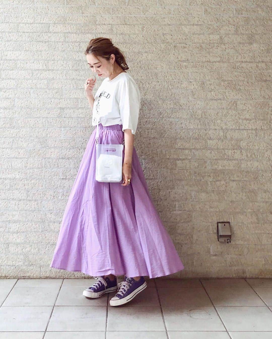のインスタグラム：「ㅤ ㅤ 2019.5.29 Wed #nanacoordinate 𓇼 ななコ 🐼ㅤ ㅤ ㅤ purple 𓇬 white 𓂅 blogに詳しく書きます✎*。 ━━━━━☞blogへはtopからﾄﾍﾞﾏｽ𓅩𓂃 ㅤㅤ ㅤ @real_cube のﾌﾜﾝﾌﾜﾝなｽｶｰﾄ𓂃 ﾒｯﾁｬ好き❤︎ 去年はｺｲﾊﾟｰﾌﾟﾙで、今年2枚目はﾗﾍﾞﾝﾀﾞｰget𓂬 軽い着心地も良き𓀠𓀠  ㅤ ㅤ  ㅤ  ㅤ  ㅤ ㅤ ㅤ ㅤ #realcube  #realcubefashionista  #リアルキューブ #converse #パーカー#プリーツスカート #outfit #fashion #ootd #coordinate #大人カジュアル  #locari mery  #beaustagrammer  #シンプルコーデ #プチプラコーデ  #mineby3mootd #instafashion #fashionblogger #fashionista #데일리록 #코디 #옷스타그램 #멋스타그램 #穿搭 #오오티디  #패션스타그램일상 ㅤ  ㅤ  ㅤ ㅤ ㅤ ㅤ」