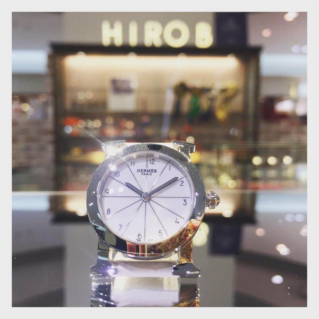 HIROBさんのインスタグラム写真 - (HIROBInstagram)「【HIROB札幌店】﻿ Vintage HERMES LOND﻿ ﻿ vintage HERMES LONDが﻿ 純正ベルト付きで入荷しております。﻿ ﻿  お問い合わせはHIROB札幌店まで。﻿ 011-209-5119﻿ #Antique﻿﻿ #アンティーク﻿﻿ #vintage﻿﻿ #ヴィンテージ﻿﻿ #fashionista﻿﻿ #instagood﻿﻿ #OOTD﻿﻿ #love﻿﻿ #YOLO﻿﻿ #accessories﻿﻿ #アクセサリー﻿﻿ #Fashion﻿﻿ #時計﻿﻿ #腕時計﻿﻿ #watch﻿﻿ #自分へのご褒美﻿﻿ #baycrews﻿﻿ #hirob﻿﻿ #ヒロブ札幌﻿﻿ #札幌ステラプレイス﻿﻿ #stellarplace﻿﻿ #ステラプレイス﻿﻿ #北海道﻿﻿ #hokkaido﻿﻿ #札幌﻿﻿ #sapporo ﻿﻿ #vintageHERMES﻿ #HERMESLOND﻿」5月29日 20時49分 - hirob.jp