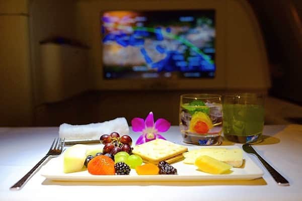 タイ航空さんのインスタグラム写真 - (タイ航空Instagram)「A truly delightful meal can LIGHT UP the atmosphere wherever and whenever. . Photo Credit: @boss1991 . #ThaiAirways #InFlightMeal #OnboardCatering #RoyalFirstClass」5月29日 20時49分 - thaiairways