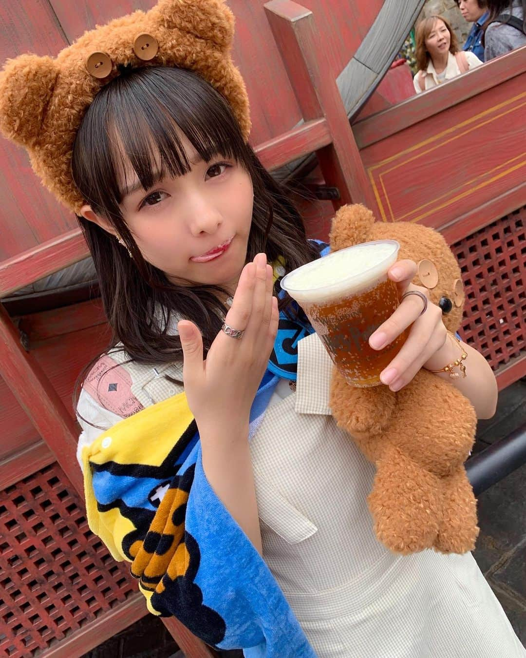 新谷真由さんのインスタグラム写真 - (新谷真由Instagram)「バタービール初めて飲んだ🍻 . . . #ユニバーサルスタジオジャパン #ユニバ #usj #ティム #ミニオン #バタービール #美味しかった #ハリーポッター #女子高生 #高校生 #jk3 #ljk #大阪旅行 #アイドル #ピムス #pimms」5月29日 21時07分 - ni_mayu43