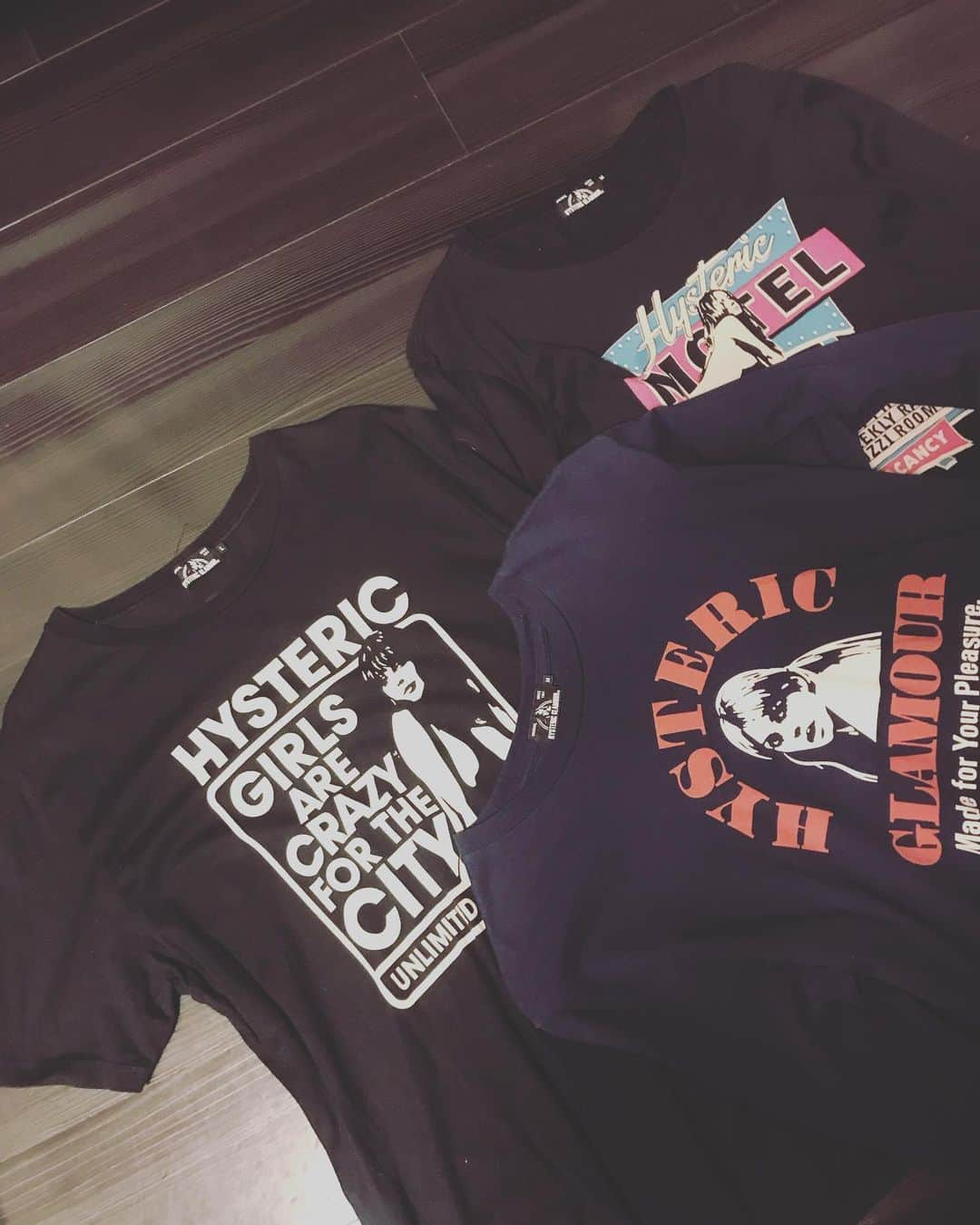 川谷修士さんのインスタグラム写真 - (川谷修士Instagram)「#fujiwara の #原西 さんから #hystericglamour  の #tシャツ と #ロンt を #頂いた #嬉しい限りです #吉本超合金 #ゴリラ と #ブツブツ #でさーね #丁度ええ」5月29日 21時08分 - 2chokenju_shuji