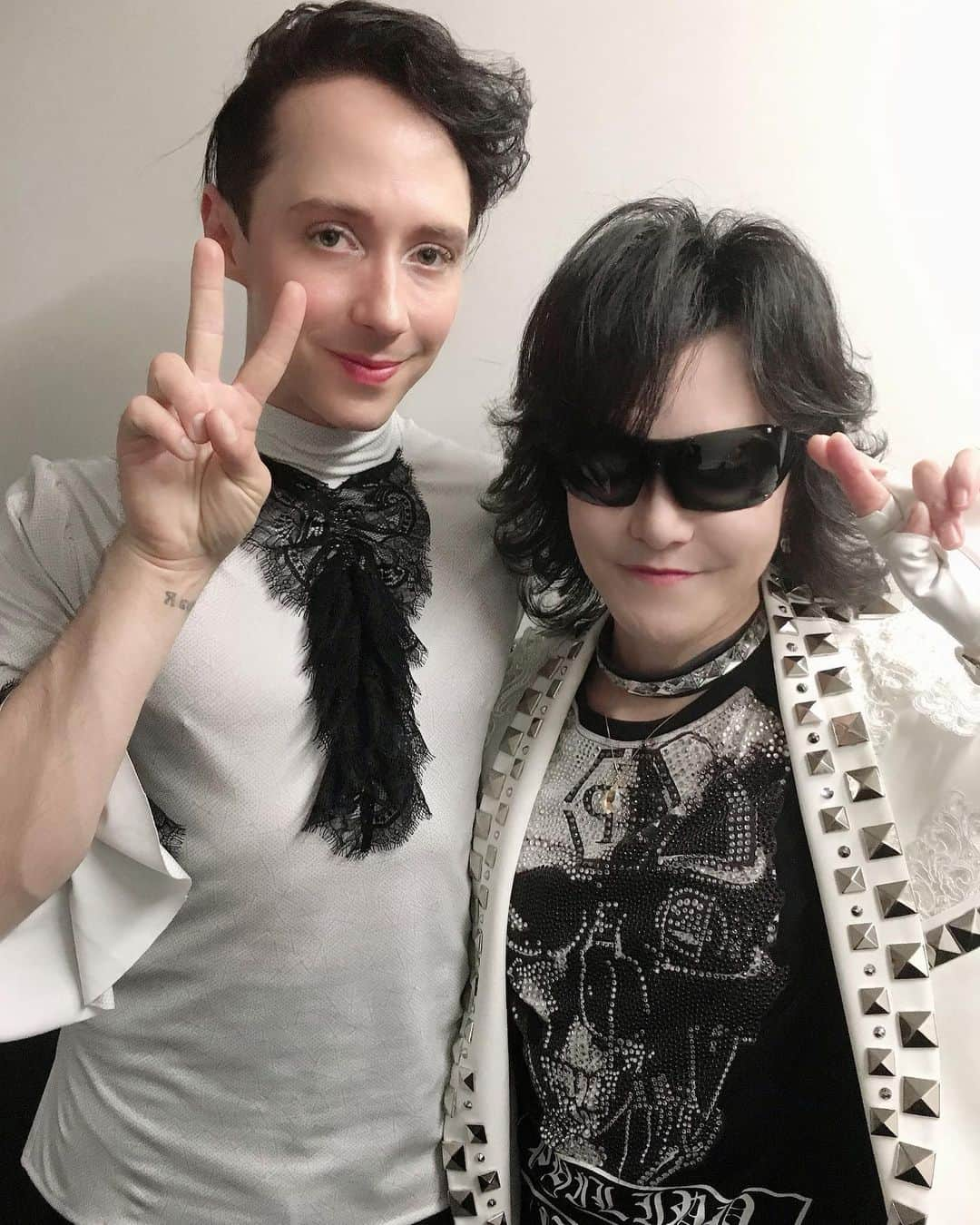 Toshlさんのインスタグラム写真 - (ToshlInstagram)「#ファンタジーオンアイス #faoi #johnnyweir #ジョニーウィアー さん  #流線型 #の #ハートマーク 💕 #のような #美しい #スケーター ⛸ #赤いスイートピー #コラボ #秘話 #アメブロ #書きました  #いよいよ #仙台公演 #近づいて #きた #ゼ ‼ #ワクワク 🤞🏻😎」5月29日 21時17分 - toshl_officia