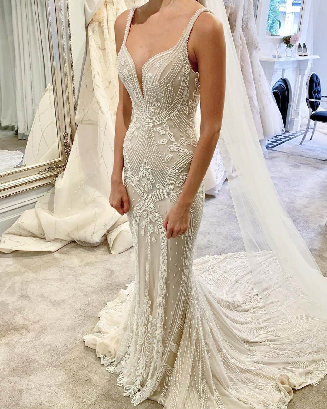 Steven Khalilさんのインスタグラム写真 - (Steven KhalilInstagram)「The magic of the final fitting with this romantic and elegant gown on #StevenKhalilBride Maddie. #StevenKhalil」5月29日 21時11分 - steven_khalil