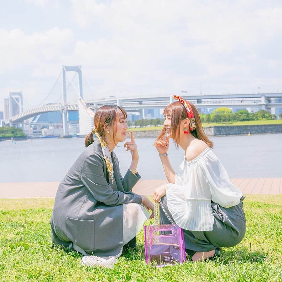 SuperGroupiesさんのインスタグラム写真 - (SuperGroupiesInstagram)「＼フォロー&いいねで／﻿ 安室さんのワイドパンツをプレゼント💓 （詳細は下からCheckしてね✅） ⠀⠀⠀⠀⠀⠀⠀ ⠀⠀⠀⠀⠀⠀⠀ #OutfitOfTheDay ❣️ ぴかちゃんとへいりんのシミラールック👭 ⠀⠀⠀⠀⠀⠀⠀ オトナのシミラールックとは 全部お揃いにするのではなく、 「色味」だけ合わせるのがPoint🙆🏻‍♀️✨ ⠀⠀⠀⠀⠀⠀⠀ 二人は同素材のボトムスとアウターを それぞれピックアップしました🙌🏻 ⠀⠀⠀⠀⠀⠀⠀ ⠀⠀⠀⠀⠀⠀⠀ どちらも『名探偵コナン』の安室透を イメージしたコラボアイテムです👇 ──────────────────────﻿ 🚨Today’s Item🚨 Detective Conan Collaboration Series Tōru Amuro model ① アウター #Blazer / ￥19,800 +tax ② ワイドパンツ #WidePants / ￥11,800 +tax ※5/31まで数量限定販売中です。 Only a limited amount available until May 31! ──────────────────────﻿ ⠀⠀ ⠀⠀ ⠀ ⠀⠀ ⠀  ここで新プレゼントキャンペーンのお知らせです💁‍♀️🗯️ ⠀⠀⠀⠀⠀ ⠀⠀⠀⠀⠀⠀⠀ ⠀⠀⠀⠀⠀⠀⠀ 応募条件を満たした方の中から抽選で、﻿ 【1名様】にこちらのアイテムをプレゼント🎉﻿ ＝＝＝＝＝＝＝＝＝＝＝＝＝＝＝＝＝＝＝＝＝＝＝﻿ 🎁プレゼント商品🎁﻿ 『名探偵コナン』 #安室透 モデル ワイドパンツ ＝＝＝＝＝＝＝＝＝＝＝＝＝＝＝＝＝＝＝＝＝＝＝﻿ ⠀⠀⠀⠀⠀⠀⠀ ⠀⠀⠀⠀⠀⠀⠀ ⠀⠀⠀⠀⠀⠀⠀ 下記の詳細をチェックして、 #名探偵コナン コラボアイテムを当てよう💓 ＝＝＝＝＝＝＝＝＝＝＝＝＝＝＝＝＝＝＝＝＝＝＝﻿ 🎁キャンペーン期間🎁 5/29（水）〜6/5（水）23時59分まで﻿﻿ ⠀⠀⠀⠀⠀ ⠀⠀⠀⠀⠀ 🎁応募方法🎁 カンタン2ステップで応募できます！ ─────────────────────﻿ 1️⃣SuperGroupies 公式アカウント（ @supergroupies ）をフォロー﻿ 2️⃣この投稿を「いいね！」 ─────────────────────﻿ 📍「いいね！」する対象投稿はこの投稿を含め3つ！ 📍3つ全部に「いいね！」をすると当選率がアップ！ ⠀⠀⠀⠀⠀⠀⠀ ⠀⠀⠀⠀⠀⠀⠀ 🎁注意事項🎁 📍当選者には6月28日(金)までに当店のアカウントからDMをお送りします。 📍当選商品の発送は日本国内に限らせていただきます。﻿ 📍当選した方はこちらのアカウント・ライブ配信にて紹介させていただく場合がございますので、予めご了承ください。﻿ ⠀⠀⠀⠀⠀⠀⠀ ＝＝＝＝＝＝＝＝＝＝＝＝＝＝＝＝＝＝＝＝＝＝＝﻿ ⠀⠀⠀⠀⠀⠀⠀ ⠀⠀⠀⠀⠀⠀⠀ 応募期間は6月5日（水）まで！⠀ たくさんのご応募お待ちしております👏﻿ ⠀⠀⠀⠀⠀ ⠀⠀⠀⠀⠀ ご質問等ございましたらコメント欄にて承ります🎀﻿ ⠀ ⠀⠀⠀⠀⠀⠀⠀ ⠀⠀⠀⠀⠀⠀⠀ ⠀⠀⠀⠀⠀⠀⠀ ⠀⠀⠀⠀⠀⠀⠀ そして… 今週のLive配信のお知らせです！ 👇👇👇 ⠀⠀⠀⠀⠀⠀⠀ ⠀⠀⠀⠀⠀⠀⠀ 📺Live配信のお知らせ📺 明日5/30（木）14:00〜Live配信します！🙌🏻 ⠀⠀⠀⠀⠀ ⠀⠀⠀⠀⠀ 今回のLive配信は・・・﻿ #名探偵コナン special✨  スタッフぴかちゃん＆へいりんが行ってきた 名探偵コナンカフェ☕️のレポや、 安室透をイメージしたセットアップアイテムの コーディネート方法など💕 名探偵コナンに関した雑談会をします😋  視聴者限定プレゼント🎁もありますよ！ ライブ配信を見てくれた方の中から抽選で﻿ ✅安室透 モデル / アウター を1名様にプレゼントいたします👏﻿ ⠀⠀⠀⠀⠀⠀⠀ ⠀⠀⠀⠀⠀⠀⠀ 応募条件などの詳細は、 明日のLive配信でチェックしてください💨 ⠀⠀ ⠀⠀⠀⠀⠀⠀⠀ ⠀⠀⠀⠀⠀⠀⠀ #supergroupies #coordinate #anime #japaneseanime #スーパーグルーピーズ #アニメ #アニメコラボ #コラボグッズ #ファッションにアニメを #プレゼントキャンペーン #名探偵コナン映画 #降谷零 #DetectiveConan #CaseClosed #AmuroTooru #春アウター #ワイドパンツコーデ #スーツ女子 #グレーコーデ #シンプルコーデ #双子コーデ #お台場 #odaiba #similarlook」5月29日 12時33分 - supergroupies