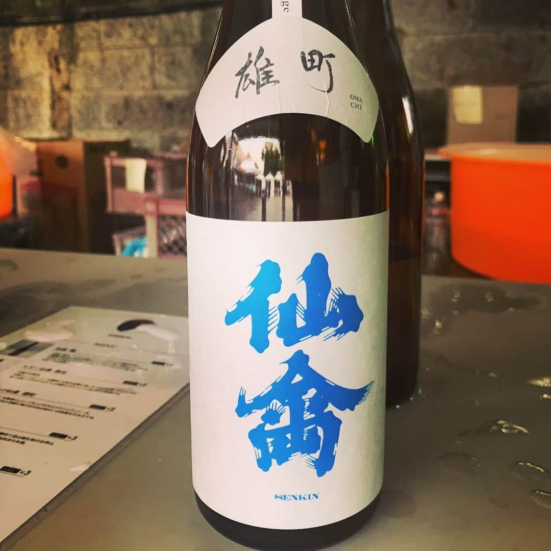 緑川静香さんのインスタグラム写真 - (緑川静香Instagram)「【しーたん日本酒録】  せんきん@栃木 仙禽  完全ドメーヌを打ち出す未来を見据えた栃木県さくら市にある酒蔵。  木桶仕込みや手作業と、造りは昔ながらを用いているのにやってることは最先端。 徹底的にやる薄井さんの気持ちがとても伝わるっ。 完全無添加のナチュールシリーズ、海外でも人気のモダン仙禽シリーズ、上質を味わうプレミアムシリーズ、唯一無二の日本酒達。  上手いんだよ、ついつい飲んでしまうのよ。 日本酒はちょっと…という方にもぜひオススメしたいやーつ。  先日、普段絶対解放しない仙禽さんの酒蔵で開催されたイベント「MUKU JOINT STORY-酒蔵編-」に行ってきました！ 他では飲めない蔵出しのお酒やこの日限定の仙禽の酒を使ったカクテルを始め、地域の素晴らしいレストランさんとのマリアージュを楽しみました✨  #しーたん日本酒録 #酒蔵巡り #唎酒師 #日本酒 #日本酒女子 #仙禽 #栃木 #ナチュール #モダン仙禽 #クラシック #醸 #sake #japanesesake #sakebomb #sakebottle #일본술 #酒蔵案内に大興奮 #たくさん写真や動画撮ったのに #スマホ壊れて全消え😭 #落ち込みがすごい #また行かねば #薄井兄弟さまありがとうございましーたん」5月29日 12時36分 - midorikawa_shizuka