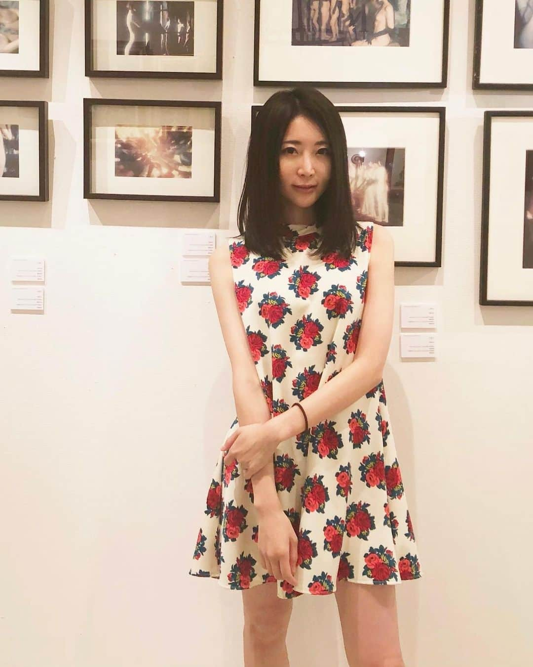 七菜乃さんのインスタグラム写真 - (七菜乃Instagram)「ヴァニラ画廊 @vanillagallery_jp  での、#ヴィランズ展 始まりました❣️ @nana7nano.nananano  初日ちょこっと顔だしました😊  #トレコス #ニアリーイコール #おひなななのまつり 本、ポストカードなども販売してます！  写真は新作12点  ファイルの中も見てください😊 ファイルの中には新作展示されきれなかったもの、サイズ違いのもの、 過去作品などあります。  どうぞよろしくお願いします。  今日5/29も、夕方頃少し寄ります☺️」5月29日 12時38分 - nananano.nano