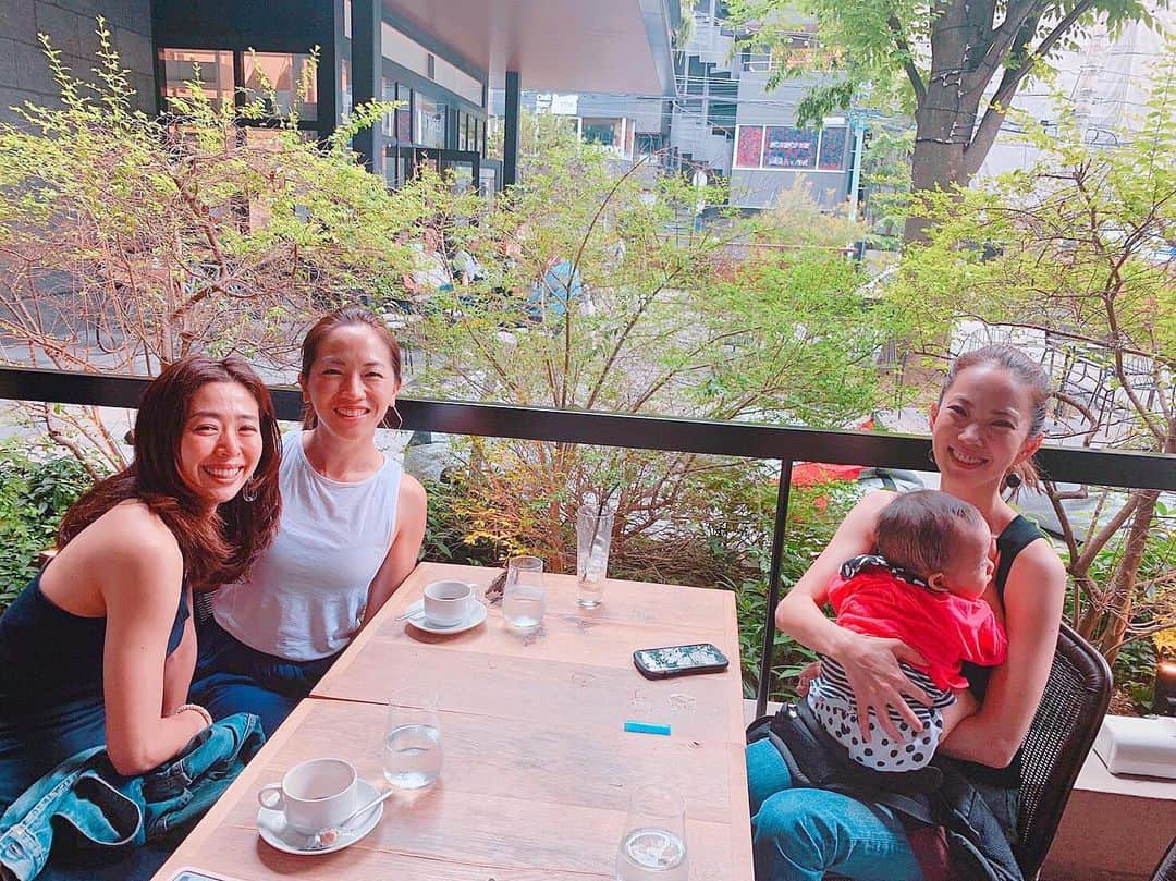 のインスタグラム：「catch up lunch with @jurikooo  @etsuko313  エネルギーがまっすぐで大好きなヨガ仲間❤️🧘‍♀️！ 皆色々あるけどそれぞれ頑張っている♡ 怒涛のヨガシーズンを乗り越えてまた乾杯しよー⤴︎ 二人とも6月9日の @yogawoman_jp  にでます！checkしてみてね🧘‍♀️⤴︎ 悦ちゃんは新しい食のお仕事を立ち上げるし、 Juriちゃんは今週1日に @wanderlustfest_jp でメディテーションもするよ🙋‍♀️！ 私は1日は大阪阪神百貨店でヨガ🙋‍♀️ 皆様、、、どれか🤣w 来てくださーい🙋‍♀️❤️」
