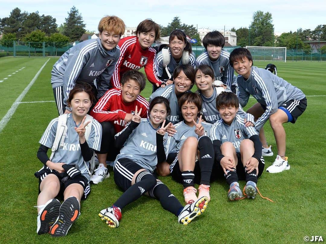 日本サッカー協会さんのインスタグラム写真 - (日本サッカー協会Instagram)「📸5/28トレーニング終了後のワンショット！ ・ ＜FIFA女子ワールドカップフランス2019＞ なでしこジャパン🇯🇵試合日程  6/10 25:00 vsアルゼンチン🇦🇷 6/14 22:00 vsスコットランド🏴󠁧󠁢󠁳󠁣󠁴󠁿 6/20 04:00 vsイングランド🏴󠁧󠁢󠁥󠁮󠁧󠁿 📺フジテレビ系列、NHK BS、J SPORTSで生中継！ ・ #nadeshiko #世界のなでしこ #なでしこジャパン#FIFAWWC」5月29日 13時25分 - japanfootballassociation