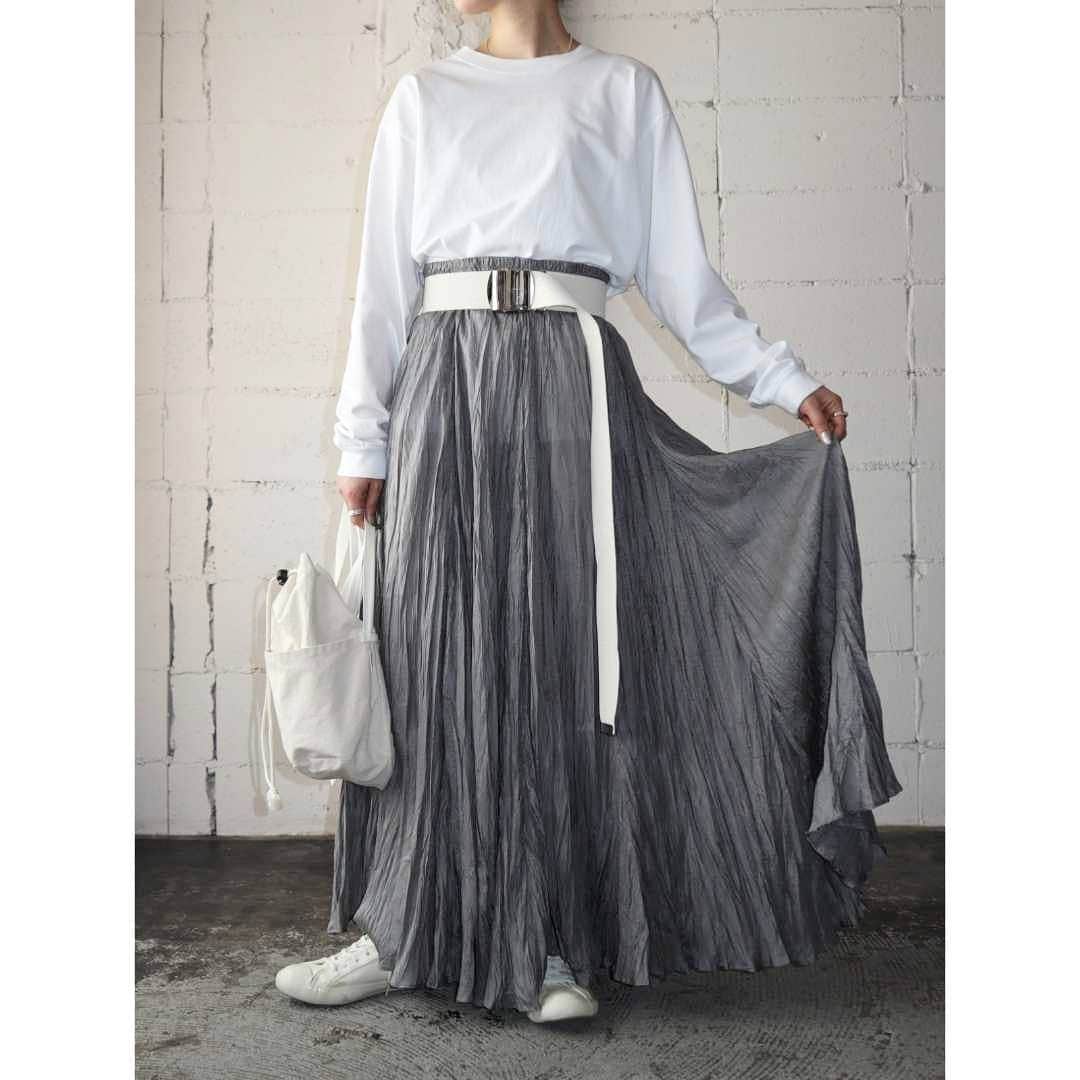 吉祥寺 古着屋 Orfeoのインスタグラム：「Pleated Silk Skirt Style  #Orfeo #Kichijoji #Tokyo #vintage #used #fashion #coodinate #outfits  掲載商品のお問い合わせはメールにて承っております。コメント、DMでのお問い合わせは受け付けておりませんのでご了承ください。」