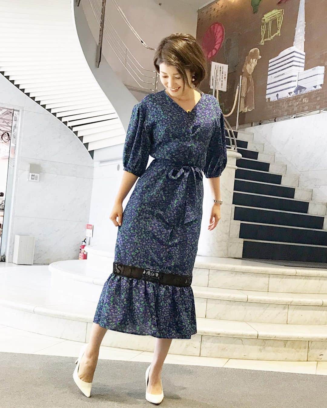 内村麻美さんのインスタグラム写真 - (内村麻美Instagram)「. . . サワダデース きょうの衣装 @public_tokyo のワンピース♡ 裾の部分がレースになってて、なにか文字が書かれてたけど…わからなかった🤭💭 若干のマーメイド感があって、可愛いかった♪ . #KBC #サワダデース #パブリックトウキョウ #マーメイドワンピース #小雪さんとメイクさんがお尻を褒めてくれました #🍑」5月29日 13時32分 - asami___05