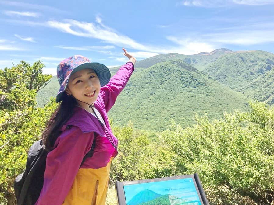 ときさんのインスタグラム写真 - (ときInstagram)「オスンセンアは1,169ｍで1.3kmを約30分登山しました⛰🚶🏼‍♀️💨 ・ ・ ・ #we_love_jeju2019 #韓国 #koria #済州#済州島 #jeju #jejuland #제주도 #済州島観光 #済州島旅行 #ハルラ山 #漢拏山 #オスンセンアク #御乗生岳 #登山 #登山ファッション #登山女子 #登山初心者 #青森県 #弘前 #ヒロロ #ベーネポスト #ザノースフェイス #aomori #hirosaki #hiroro #benepost  @bp.hirosaki  @thenorthface」5月29日 13時37分 - toki_ringomusume