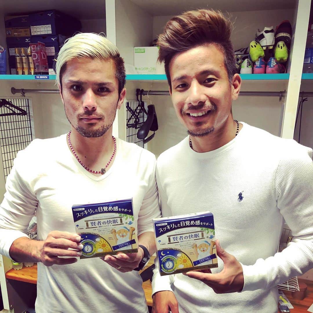 松田力のインスタグラム：「りょうありがとー！  #賢者の快眠  #大塚製薬  #avispa  #松田力  #石津大介  #リズム整える  #睡眠  #大事」