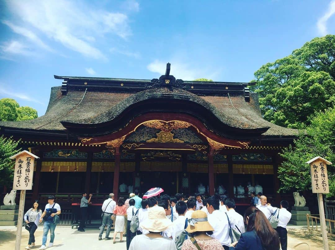 やまだひさしさんのインスタグラム写真 - (やまだひさしInstagram)「太宰府天満宮 修学旅行生いぱーいいぱーい。 #やまだひさし #ラジオ #DJ  #福岡 #観光 #いい天気」5月29日 13時55分 - yamadamic