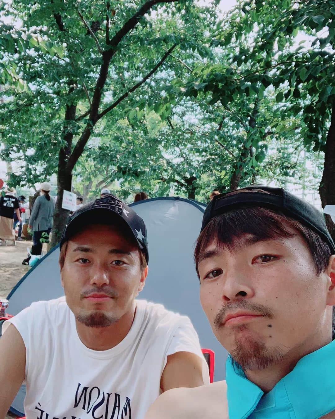 乾貴士さんのインスタグラム写真 - (乾貴士Instagram)「BBQした時の写真😊✨ 楽しかったなぁ😆👍 またみんなでワイワイしたいなぁ✨ おにごっこでマジで転けたら脛から血が出て、絆創膏をもらったらこんなに可愛いのももらいました🤣 ちなみに４枚目の寝てるのは俺じゃないからな😏」5月29日 13時56分 - takashi.08