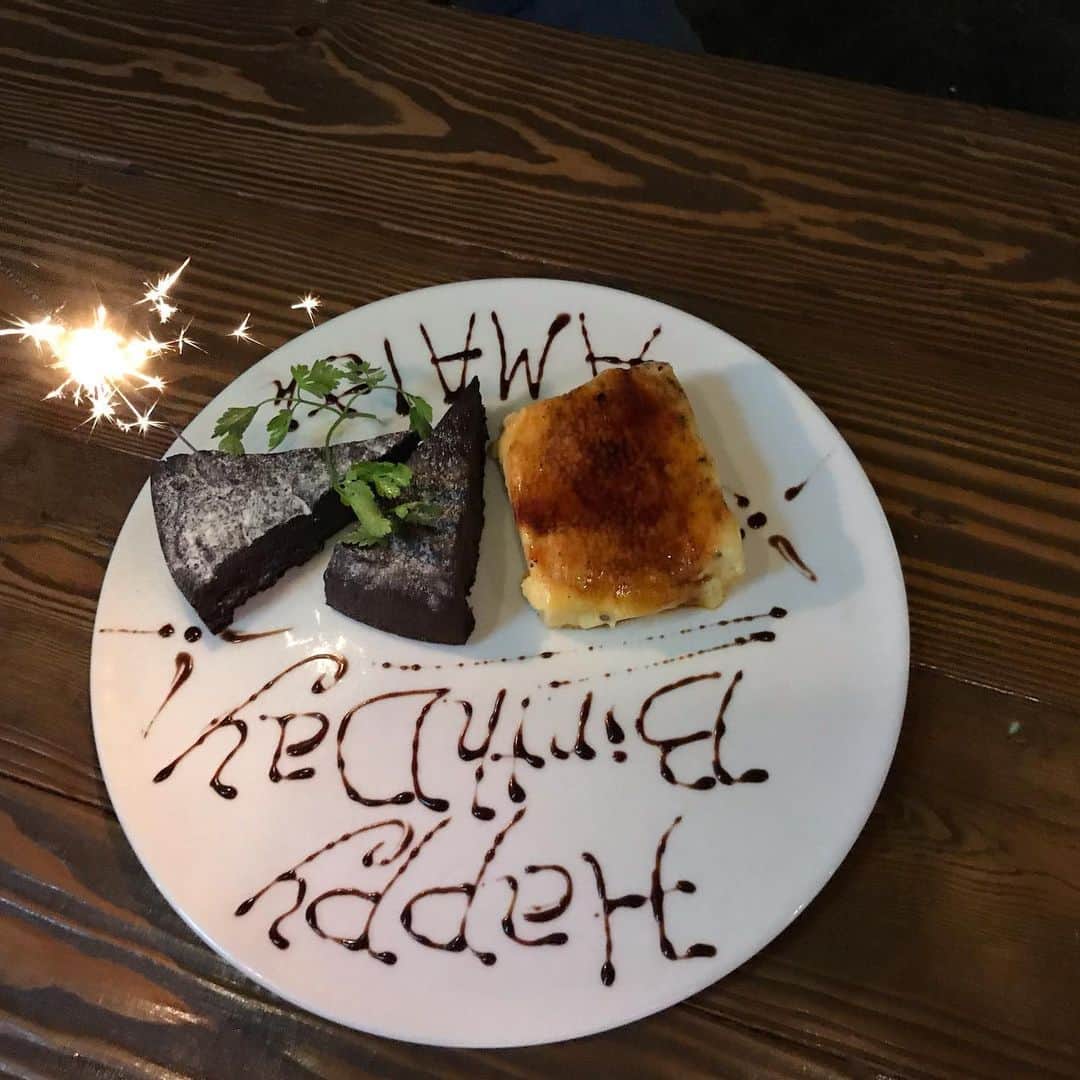 小谷あゆみさんのインスタグラム写真 - (小谷あゆみInstagram)「チーズケーキとスイーツ界で知らない人はいない #あまいけいき さんの誕生日チーズ会が三軒茶屋のバスク料理？と自然派ワインのお店 #Luz であり、あまいファンの一人として参加させていただきました あまいけいきさんおめでトゥイイーズ🧀 チーズケーキ🧀しっとりトゥイイーズ❣️ #食べあるキング #お店セレクトうまい友達ありがチーズ🧀」5月29日 13時58分 - vegeanaayu
