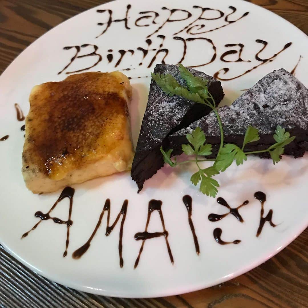 小谷あゆみさんのインスタグラム写真 - (小谷あゆみInstagram)「チーズケーキとスイーツ界で知らない人はいない #あまいけいき さんの誕生日チーズ会が三軒茶屋のバスク料理？と自然派ワインのお店 #Luz であり、あまいファンの一人として参加させていただきました あまいけいきさんおめでトゥイイーズ🧀 チーズケーキ🧀しっとりトゥイイーズ❣️ #食べあるキング #お店セレクトうまい友達ありがチーズ🧀」5月29日 13時58分 - vegeanaayu