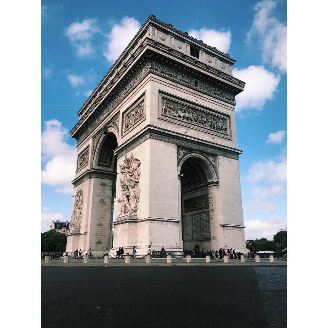 樫尾篤紀さんのインスタグラム写真 - (樫尾篤紀Instagram)「フランスは凄く素敵な街だったな。 今まで見た事のない建造物や 火災後のノートルダム大聖堂も 歴史が詰まってるものを見れたのは 嬉しかった🏛 修復されたらまた見に行きたい！」5月29日 14時06分 - kashioatsuki
