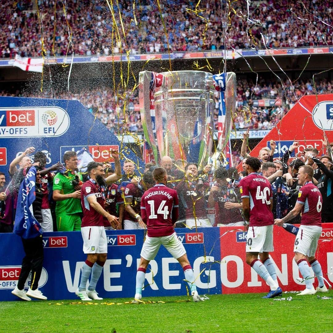 ジョン・テリーさんのインスタグラム写真 - (ジョン・テリーInstagram)「@avfcofficial 💜🏆」5月29日 14時09分 - johnterry.26