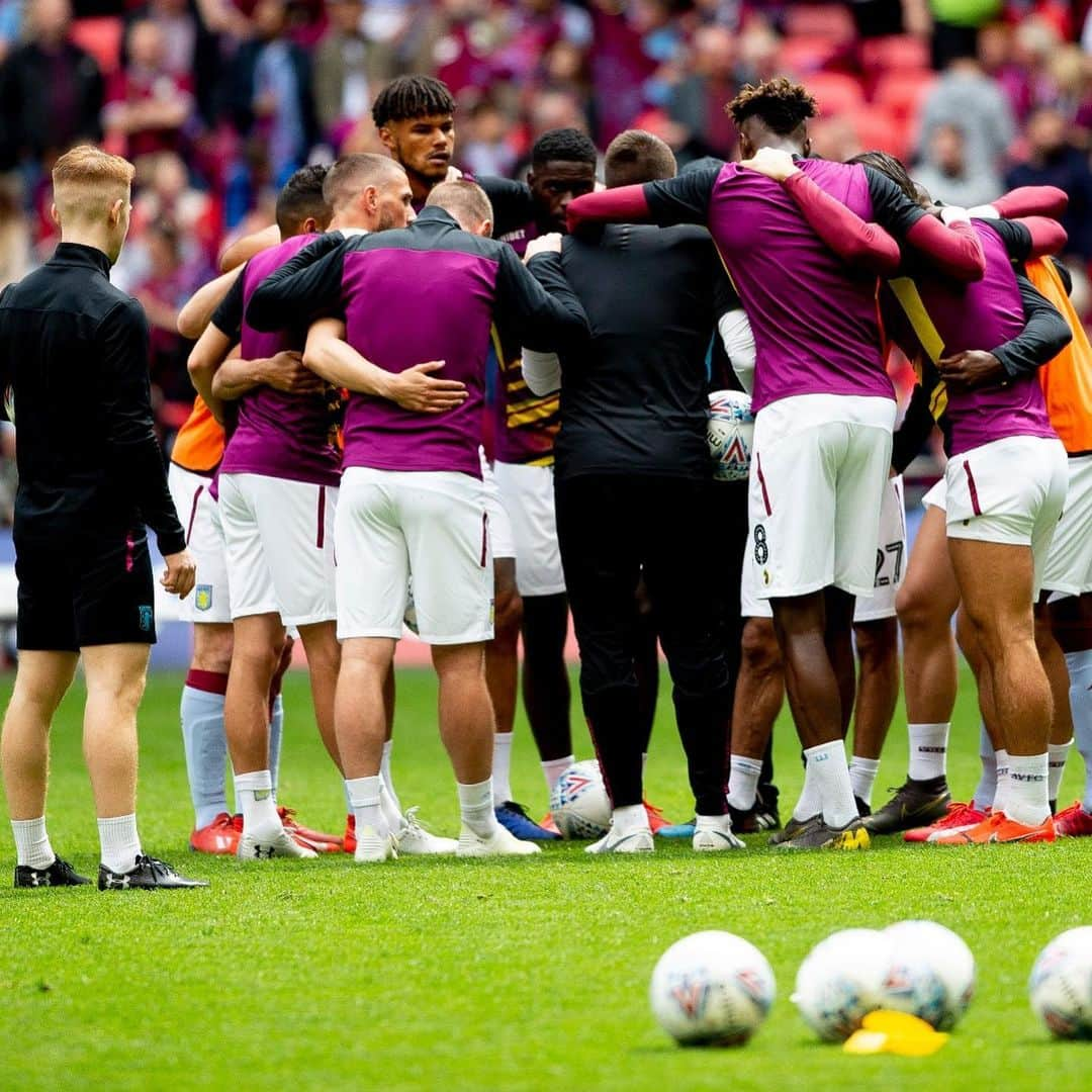 ジョン・テリーさんのインスタグラム写真 - (ジョン・テリーInstagram)「@avfcofficial 💜🏆」5月29日 14時09分 - johnterry.26