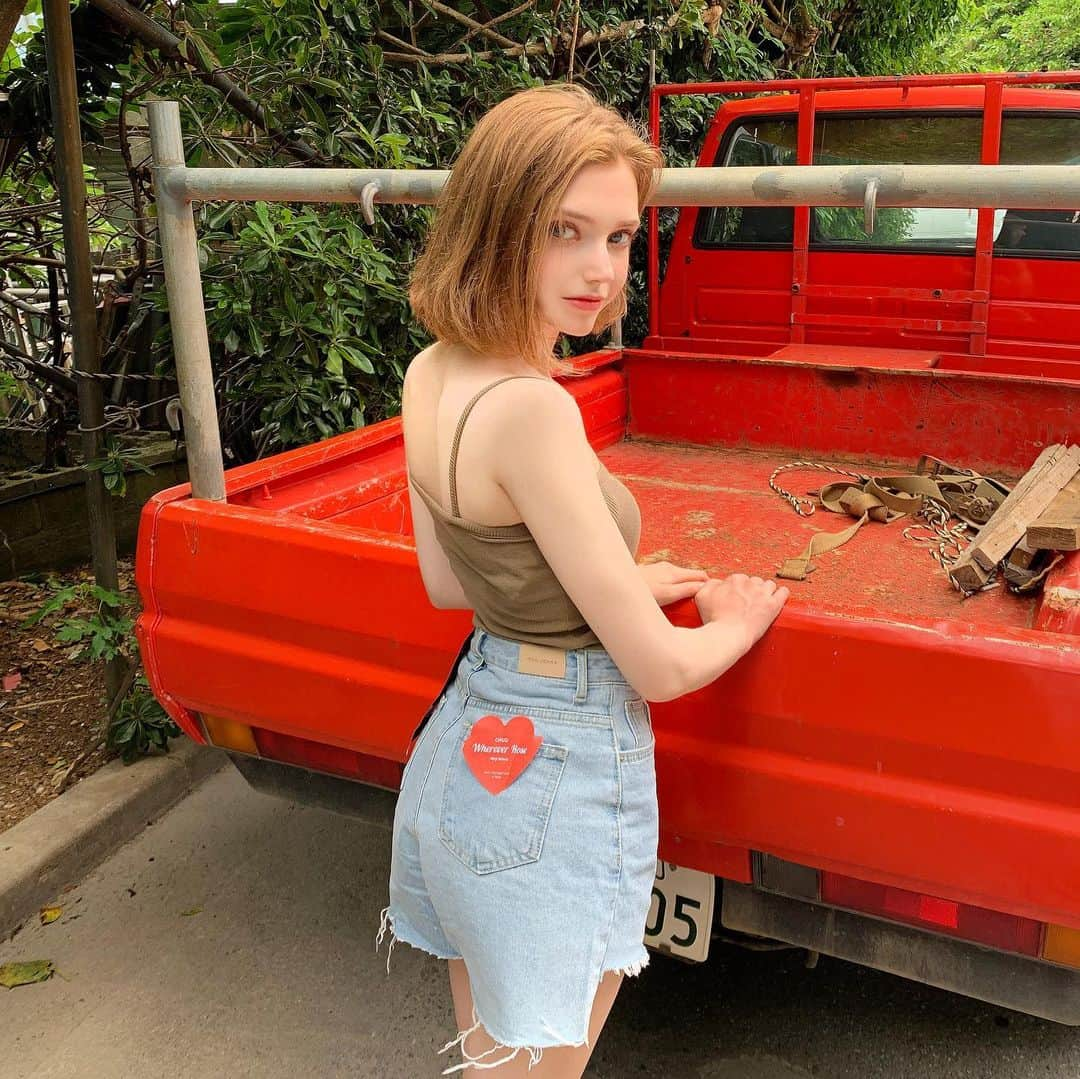 Chuuさんのインスタグラム写真 - (ChuuInstagram)「in Okinawa -5kgjean👖🌴#chuuseoul #okinawa @chuu_5kgjean」5月29日 14時11分 - chuu_official