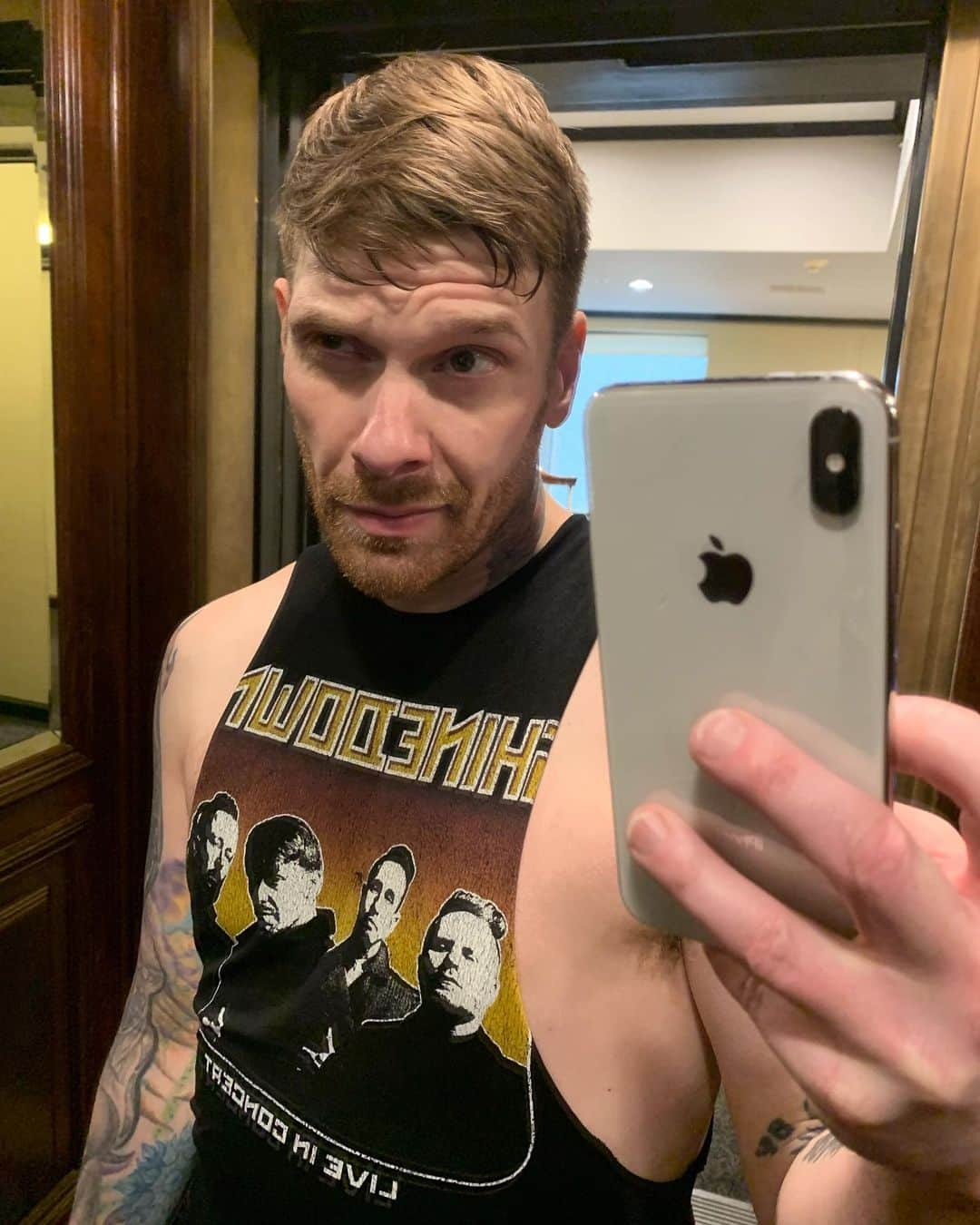 Shinedownさんのインスタグラム写真 - (ShinedownInstagram)「... @thebrentsmith Yep, I’m the guy that goes to the hotel gym at midnight with nobody around, and wears his own bands T-Shirt... Cause that’s what I do🤩 #nofilter #cardio  #mentalhealthawarenessmonth #getyourheadinthegame #power #focus #shinedownfamily #shinedown #singer #songwriter #shotcaller #love #respect #humble #grateful #proud #passionate #attentionattention #getup #getamoveon」5月29日 14時11分 - shinedown