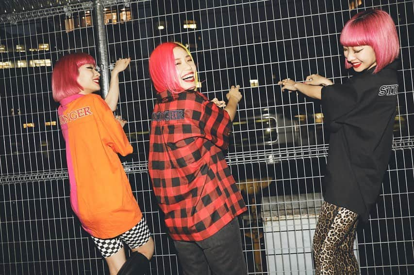 AYAさんのインスタグラム写真 - (AYAInstagram)「STANIC CARNIVAL×jouetie×dizzy sunfist🔥 Special  collaboration！  6月に発売されるdizzy sunfistのSingle"stronger"をBACKに刺繍したシャツやTシャツなど、unisexで着られるアイテムをあやぺたちゃんと作りました。💛 是非共、GETして下さい！ そして、あやぺたちゃん💕 御結婚、御懐妊おめでとうございます㊗️ お身体無理なさらず、、！ こんなかっこいいママ最高だなぁ〜〜〜〜。」5月29日 14時21分 - ayaxxamiaya