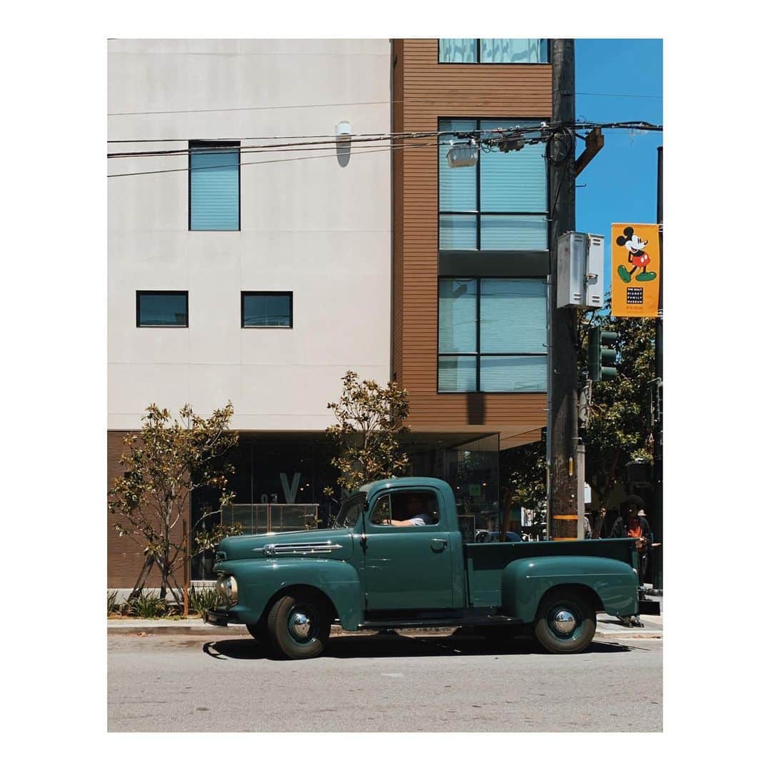 Melissa Santiagoのインスタグラム：「Classy #CarsNTrees #AutosOfTheMission #chevytrucks #chevrolet」