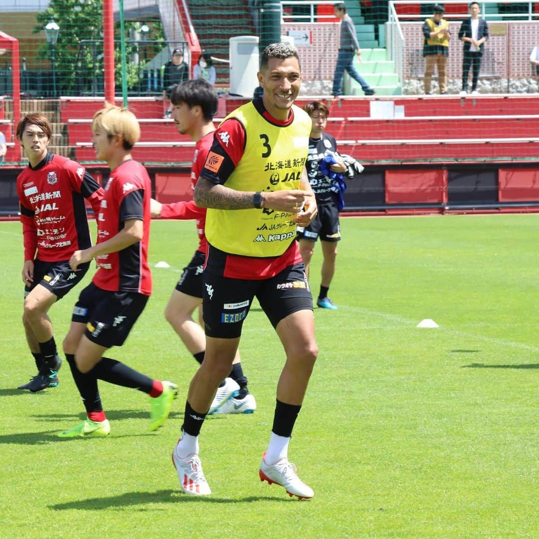 ジェイ・ボスロイドさんのインスタグラム写真 - (ジェイ・ボスロイドInstagram)「Nice session today! Getting used to the hot weather now😊😎, day by day feeling better and better 👍🏽 #consadole#team#together#win#belief#determination#striveforgreatness#blessed#hardwork#dedication#soccer#football#training#japan#jleague#adidas#adidastokyo」5月29日 14時32分 - jaybothroyd