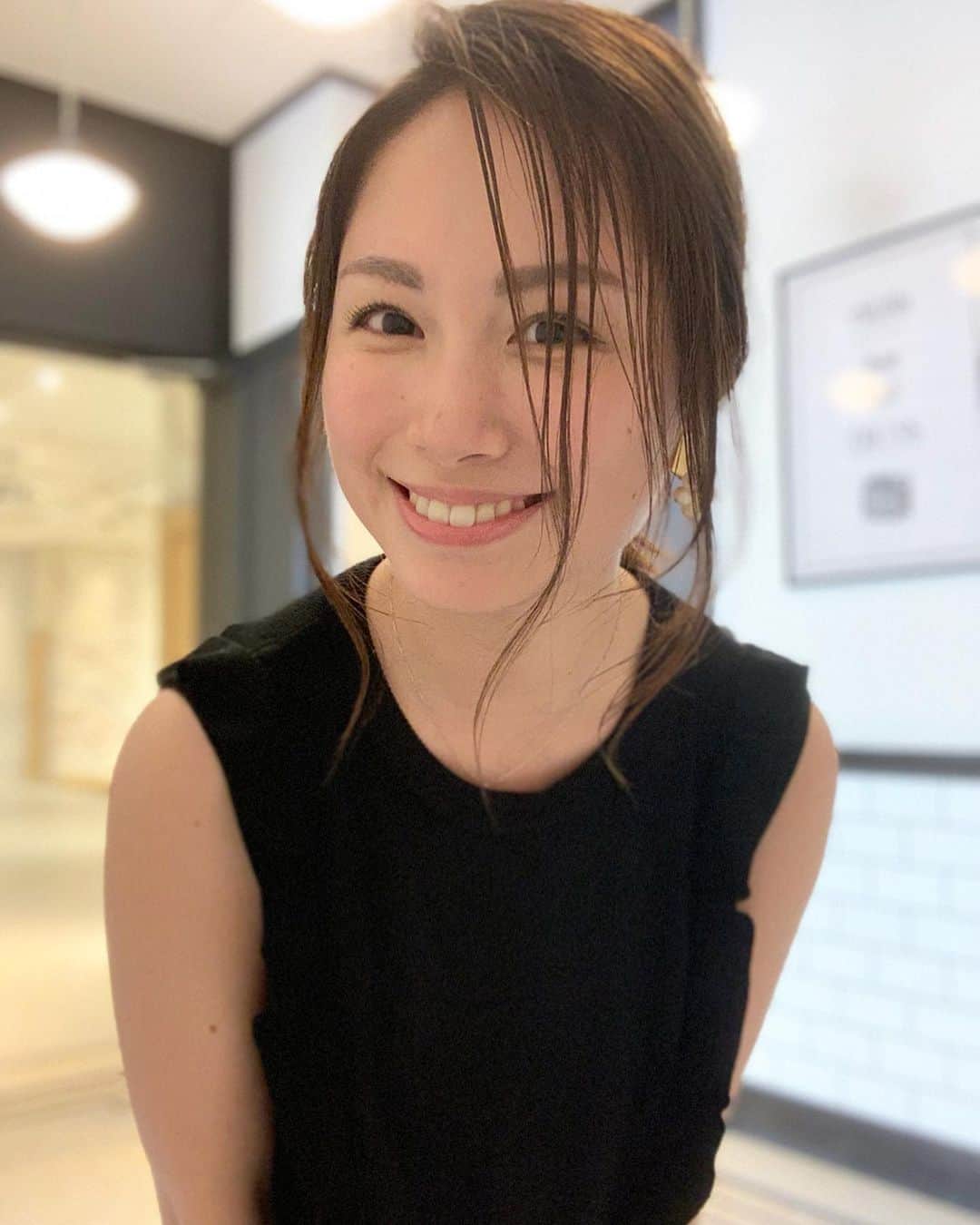 のインスタグラム：「大人っぽい格好を目指しました！ ……って、もういい大人だったわ🤭💦 ・ ・ #brchannel #収録  #お疲れ様でした  #寺田有希 #teradayuki」