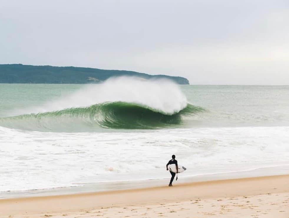 surflineさんのインスタグラム写真 - (surflineInstagram)「One-on-one. 📷: @jeremeaubertin」5月29日 14時58分 - surfline