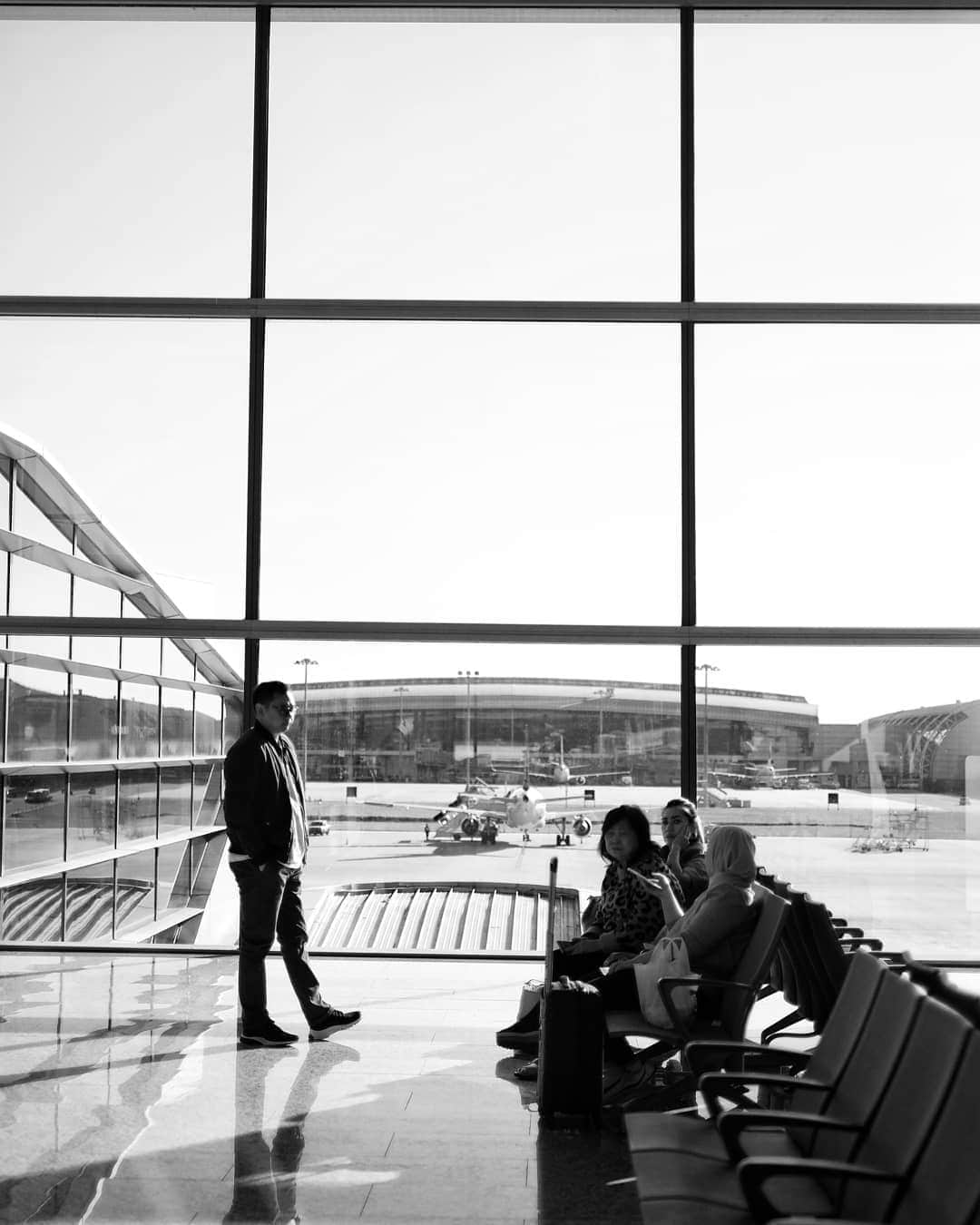 グレイシア・ポリーさんのインスタグラム写真 - (グレイシア・ポリーInstagram)「Airport and Airport and Airport #blackorwhite」5月29日 15時10分 - greyspolii