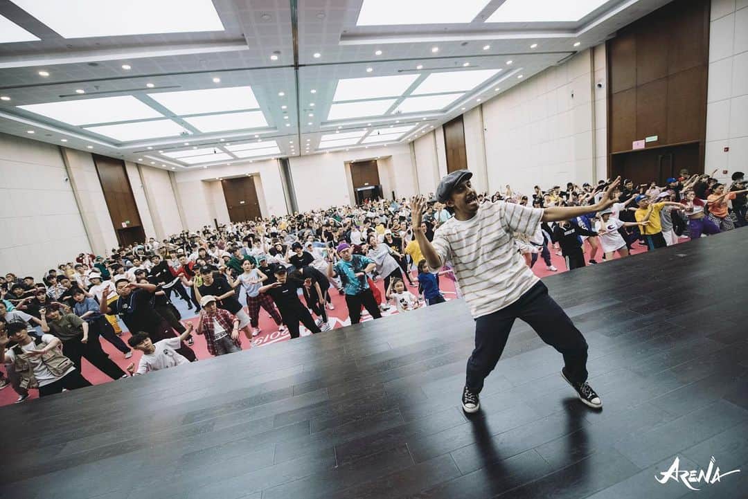 ショーン・エバリストのインスタグラム：「Living my truth and being in my element 🌱Captured by the one and only @littleshao 🐐Taken place at @arenadancecomp in Chengdu Home of @sinostage & the @kinjaz 🙏🏽👊🏽🔥Thank you for this, truly.🙇🏻‍♂️」