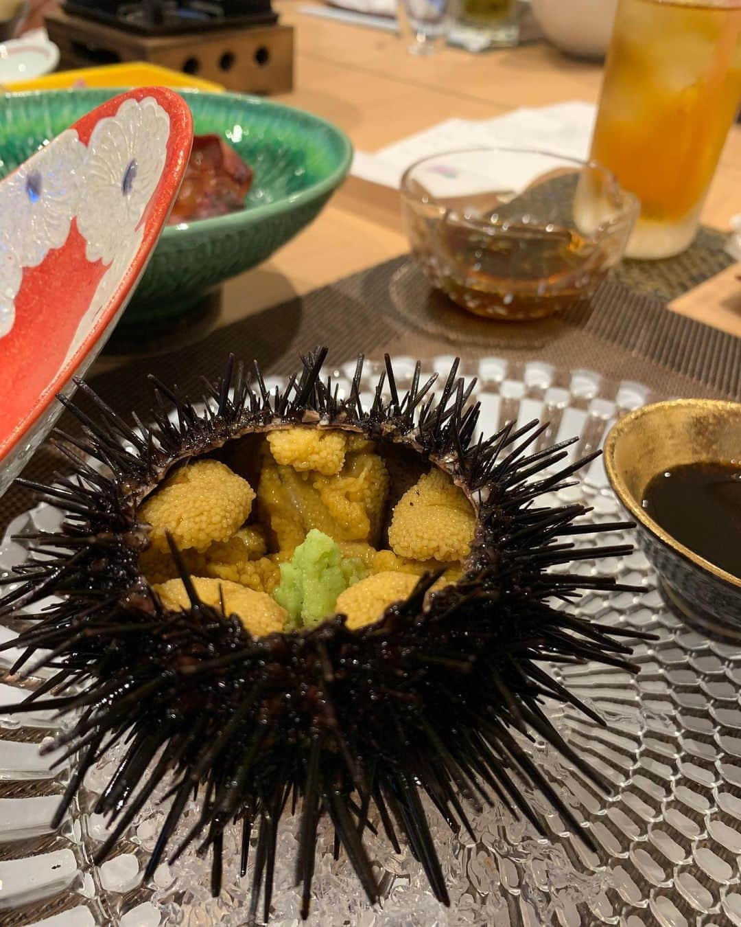 大山加奈さんのインスタグラム写真 - (大山加奈Instagram)「. . 東レ東北支店のCSR活動に 今年も呼んでいただき 富谷市立成田中学校と 東松島市立大曲小学校に 行かせていただきました‼︎ . . どちらの学校の生徒さんも 話しを聞く姿勢や 吸収しようという心構えが とても素晴らしかったです‼︎ 感動的でした‼︎‼︎ . .  学校での写真がなく、 食べ物の写真ばかりに…笑。 . 先月オープンしたという 奥松島LANE HOTELに 宿泊させていただいたのですが お料理がもうどれも絶品‼︎‼︎‼︎‼︎ . ホヤ苦手でしたが、すっごく新鮮で クセがまったくなくてぺろり‼︎ . そしてウニをこんな贅沢な形で いただいちゃいました🤤 . でもどうしてもシャコだけは 食べられなかったー😭 のぶさんにおいしく 食べていただきました笑。 . . ホテルのスタッフのみなさまも ステキな方ばかりで オススメのホテルです‼︎‼︎ . . 富谷市のみなさま 東松島市のみなさま 橋本道路さま 東レ東北支店のみなさま ありがとうございました‼︎‼︎‼︎ . . #東日本大震災復興支援 #CSR #CSR活動 #東レ #TORAY #橋本道路 #富谷市 #東松島市 #奥松島 #奥松島lanehotel  #松島 #松島観光 #松島グルメ #宮城グルメ #宮城旅行 #ホヤ #うに好き」5月29日 15時18分 - kanaoyama0619