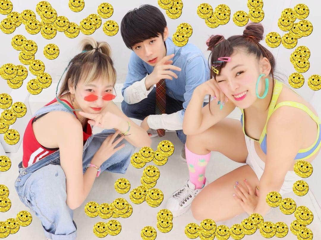 あっこのインスタグラム：「プリクラ屋にタピオカ専門のゴミ箱あったよ😇😇😇」