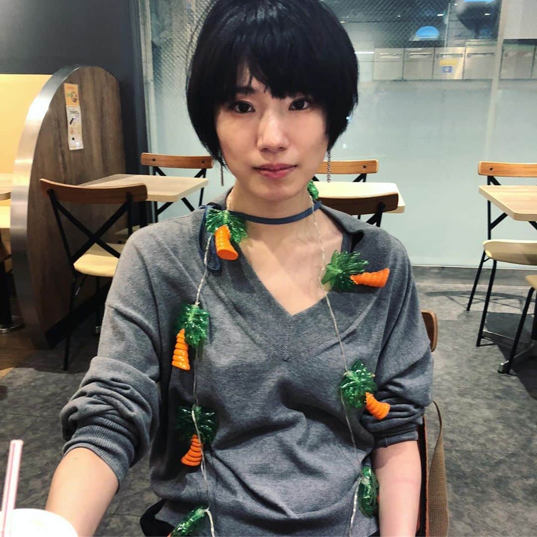 水野しずのインスタグラム：「ポータブルハワイ🌴🐴🌴を購入した」