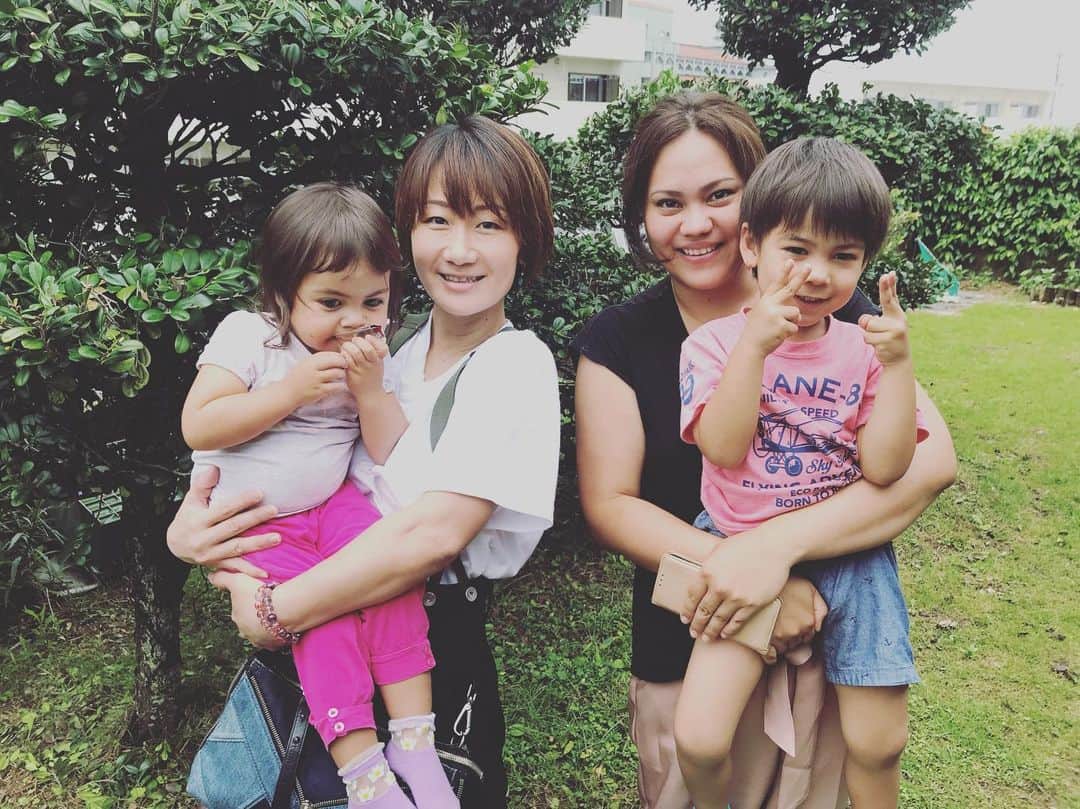 佐野優子のインスタグラム：「. 6年前スイスで出会った 石垣島出身のお友達に会いに 石垣島初上陸🏝☀️ . 子供もめちゃくちゃ可愛い🥰 . たくさんの出会いに感謝感謝◡̈⃝ᵗʱᵃᵑᵏઽ* . #石垣島🏝 #スイス🇨🇭 #美男美女」