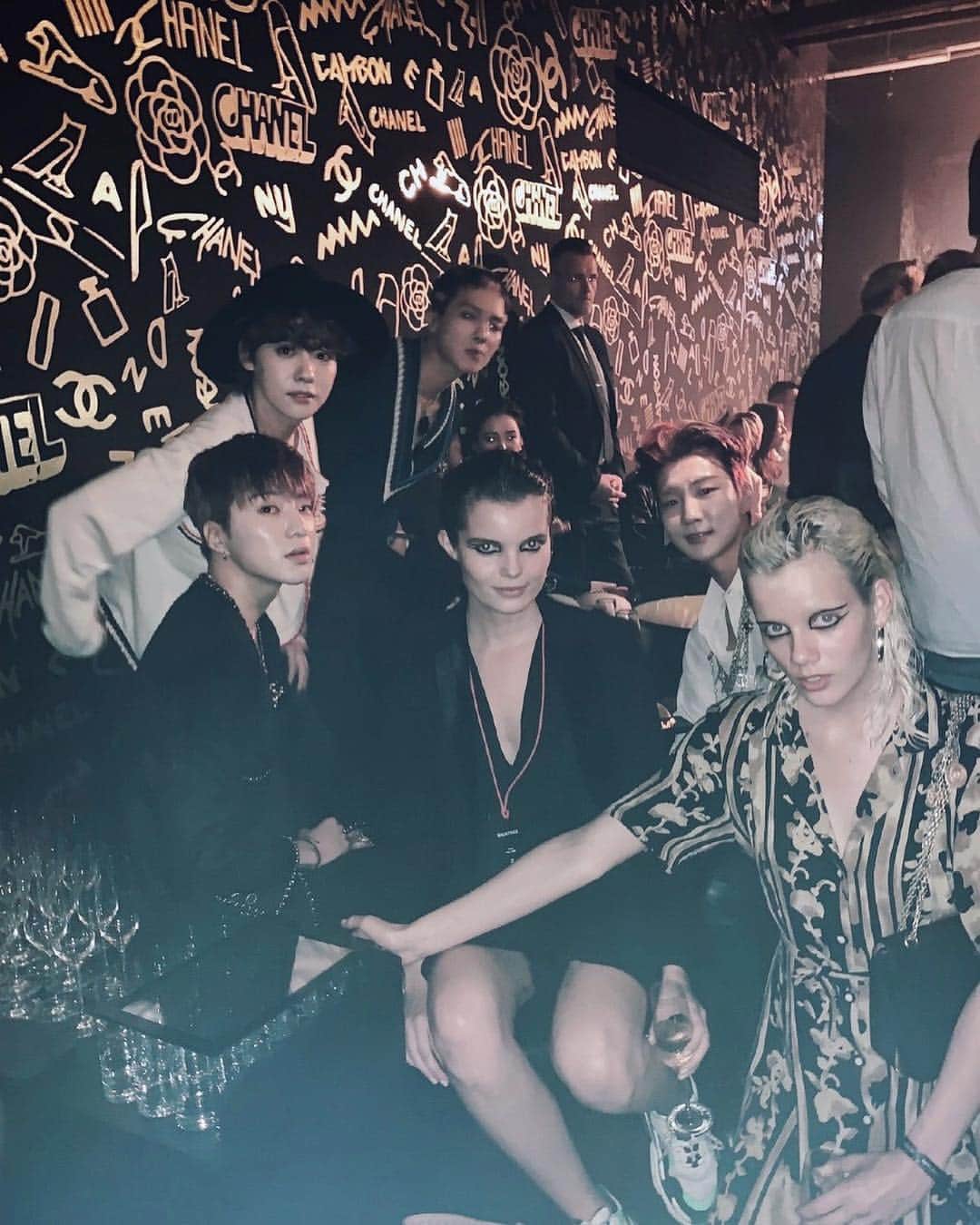 マリヤン・ジョンクマンのインスタグラム：「K POP K POP K POP WINNERRRRR🔥 @winnercity @chanelofficial」