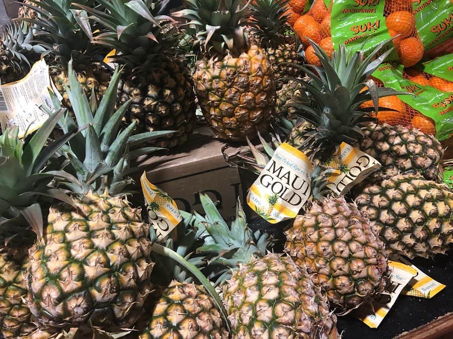 阿島ゆめさんのインスタグラム写真 - (阿島ゆめInstagram)「🌹 . . Whole Foods大好きまん❤️ . ハワイに来ております ウミガメと散々潜っても潜り足りずに 3日連続で会いに行った🐢 . #hawaii #oahu #wholefoodsmarket #pineapple」5月29日 15時56分 - yume_ajima