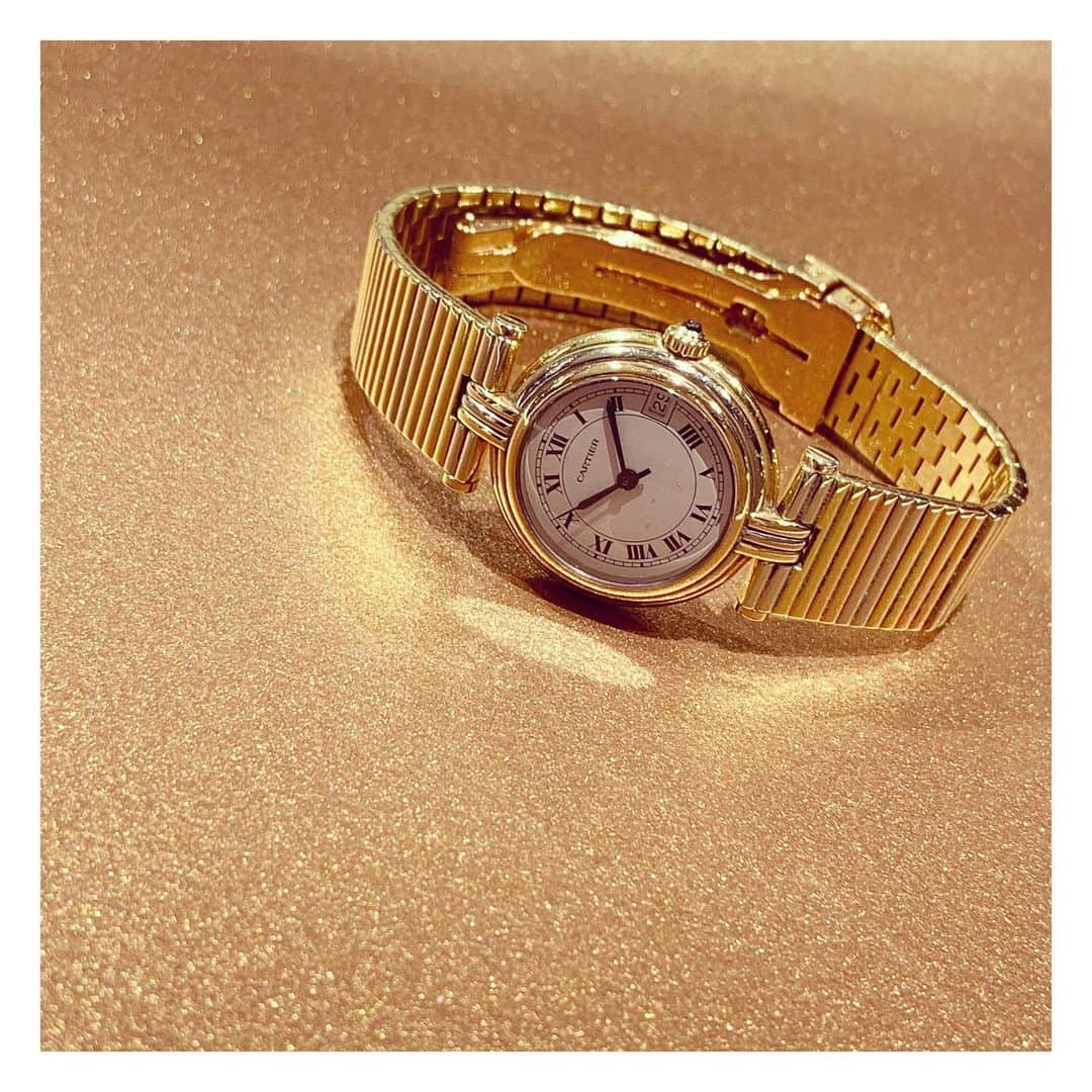 のインスタグラム：「-HIROB新宿店-﻿ vintage cartier 17003890-428630 ¥680000+tax﻿ ﻿ cartierならではの逸品です。 是非店頭にてご覧ください。﻿ ﻿ tel:03-5908-2680﻿ ﻿ #hirob﻿ #hirobshinjyuku﻿ #baycrews﻿ #antiquewatch﻿ #vintagewatch﻿ #cartier ﻿ #ヒロブ﻿ #ヒロブ新宿﻿ #ベイクルーズ﻿ #アンティークウォッチ﻿ #ヴィンテージウォッチ﻿ #カルティエ」