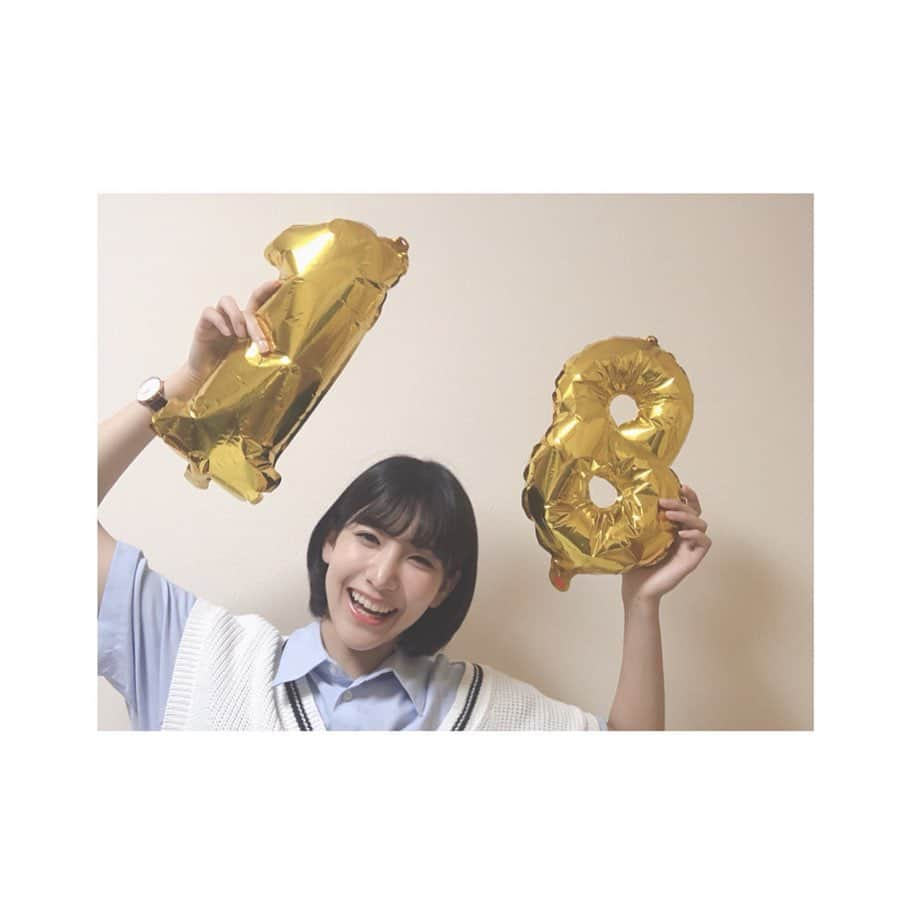 小貫莉奈さんのインスタグラム写真 - (小貫莉奈Instagram)「今日、18歳になりました！！ 沢山のメッセージありがとうございます🙇‍♀️ 本当に感謝の気持ちでいっぱいです😊  もっと色んなものを吸収して新しい自分をみなさんに届けられるような年にしたいです！！ まだまだ未熟者ですが、これからも応援よろしくお願いします🙇‍♀️」5月29日 21時35分 - rina_onuki0529