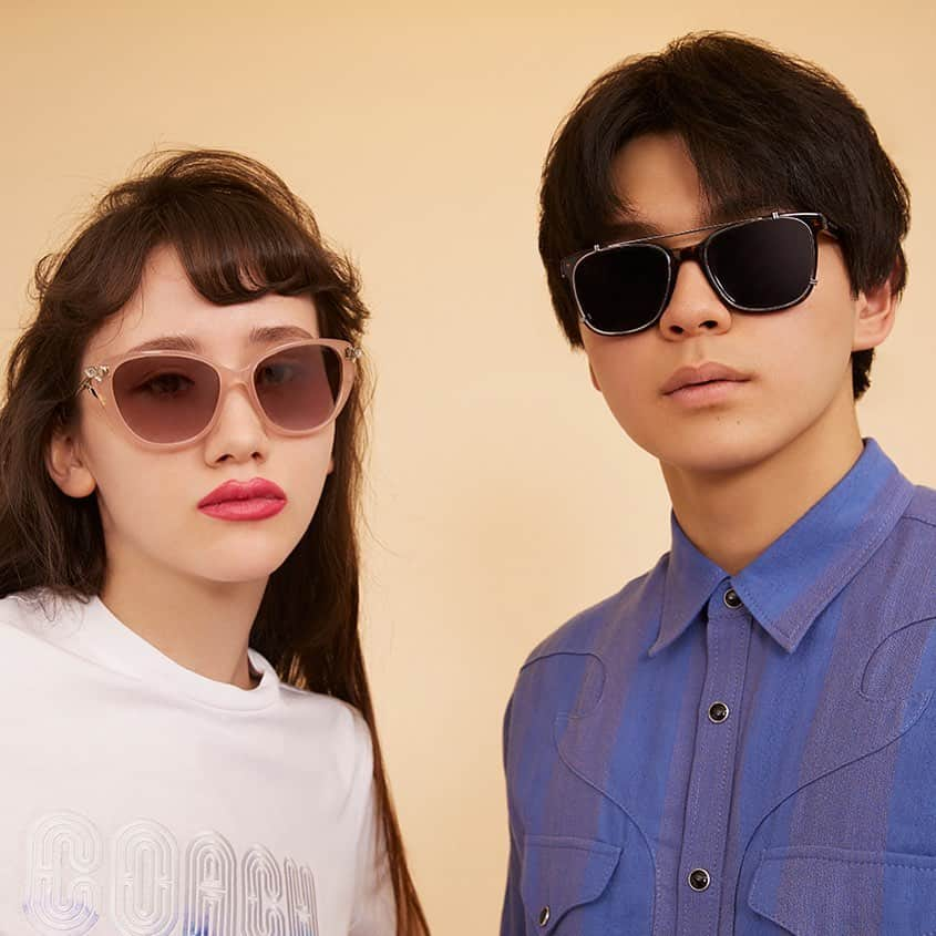 NYLON JAPANさんのインスタグラム写真 - (NYLON JAPANInstagram)「センシュアルなCOACHのサンウェアコレクション  フロントからテンプルまで、ディテールの美しさを誇る「COACH／ #コーチ 」（ @coach ）のメンズ＆レディースサンウェアコレクションを俳優 #眞栄田郷敦 （ @maedagordon ）とモデル #けんだるえれな （ @elenakendall_ ）がお届け。男女共に楽しめて、シンプルなコーデに映えるセンシュアルなサンウェアを取り入れておしゃれを楽しもう！  続きはNYLON.JPでチェック▶︎https://www.nylon.jp/COACH  model @maedagordon @elenakendall_  all items @coach  #coach #coacheyewear #nylonjapan #nylonguys #nylonjp #fashion #caelumjp」5月29日 16時13分 - nylonjapan