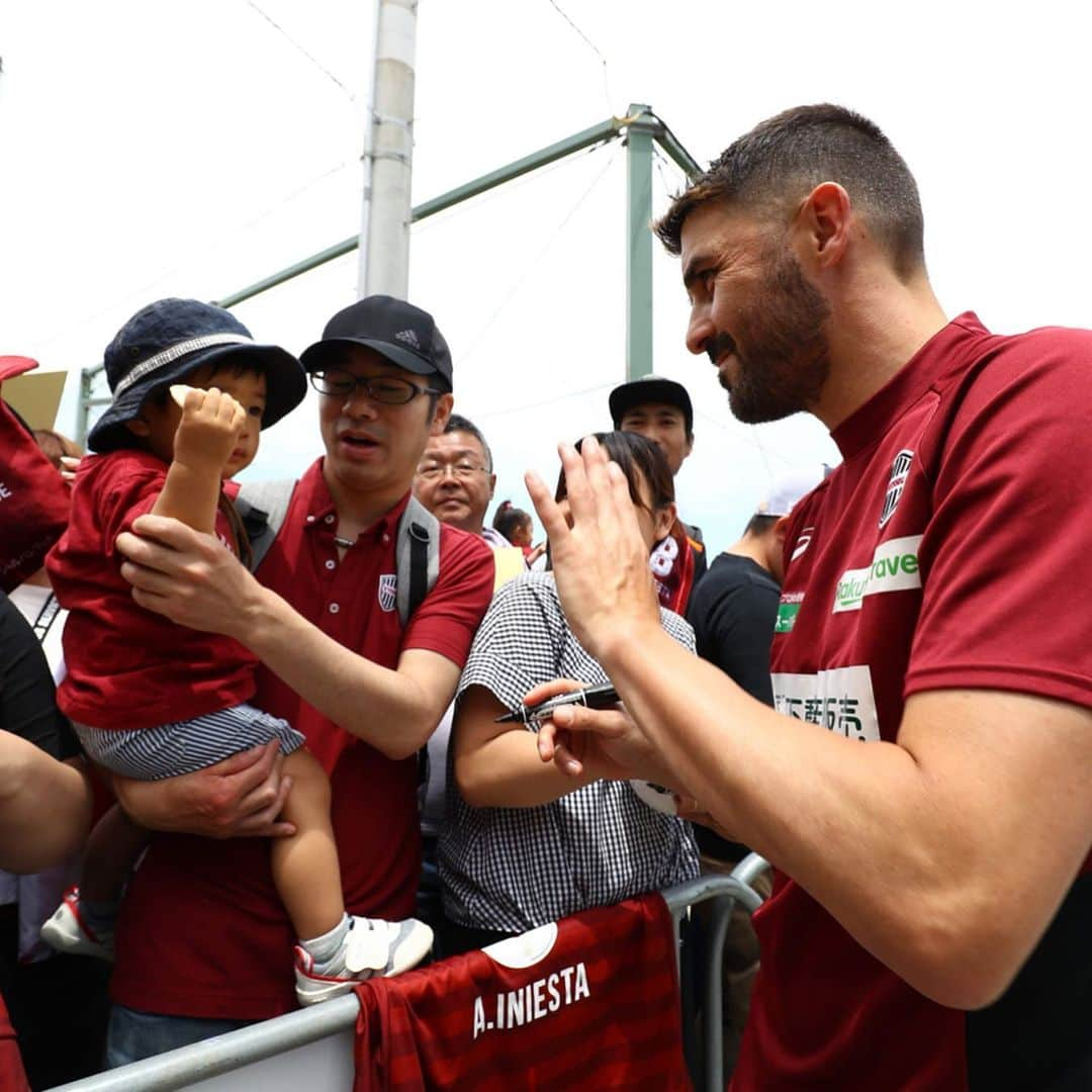 ダビド・ビジャさんのインスタグラム写真 - (ダビド・ビジャInstagram)「⚽️7️⃣💪🏻 #visselkobe #japan #jleague #teamvos #adidasfootball」5月29日 16時13分 - davidvilla