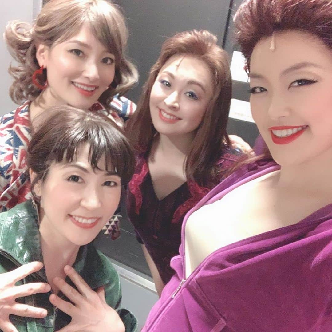 丹羽麻由美さんのインスタグラム写真 - (丹羽麻由美Instagram)「キンキーブーツ 全45公演終了しました。 一生の宝物になるような時間をありがとうございました😭❤️ #kinkyboots #kinkybootsjp  #キンキーブーツ  #priceandson  #justbe #gemmalouise」5月29日 16時18分 - mayumi912