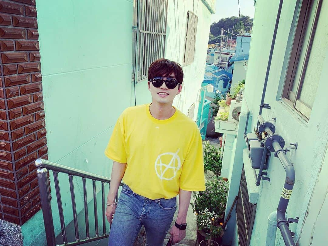 ペク・ミニョンさんのインスタグラム写真 - (ペク・ミニョンInstagram)「A colorful village 🏠 #감천문화마을」5月29日 16時22分 - minhyun_112