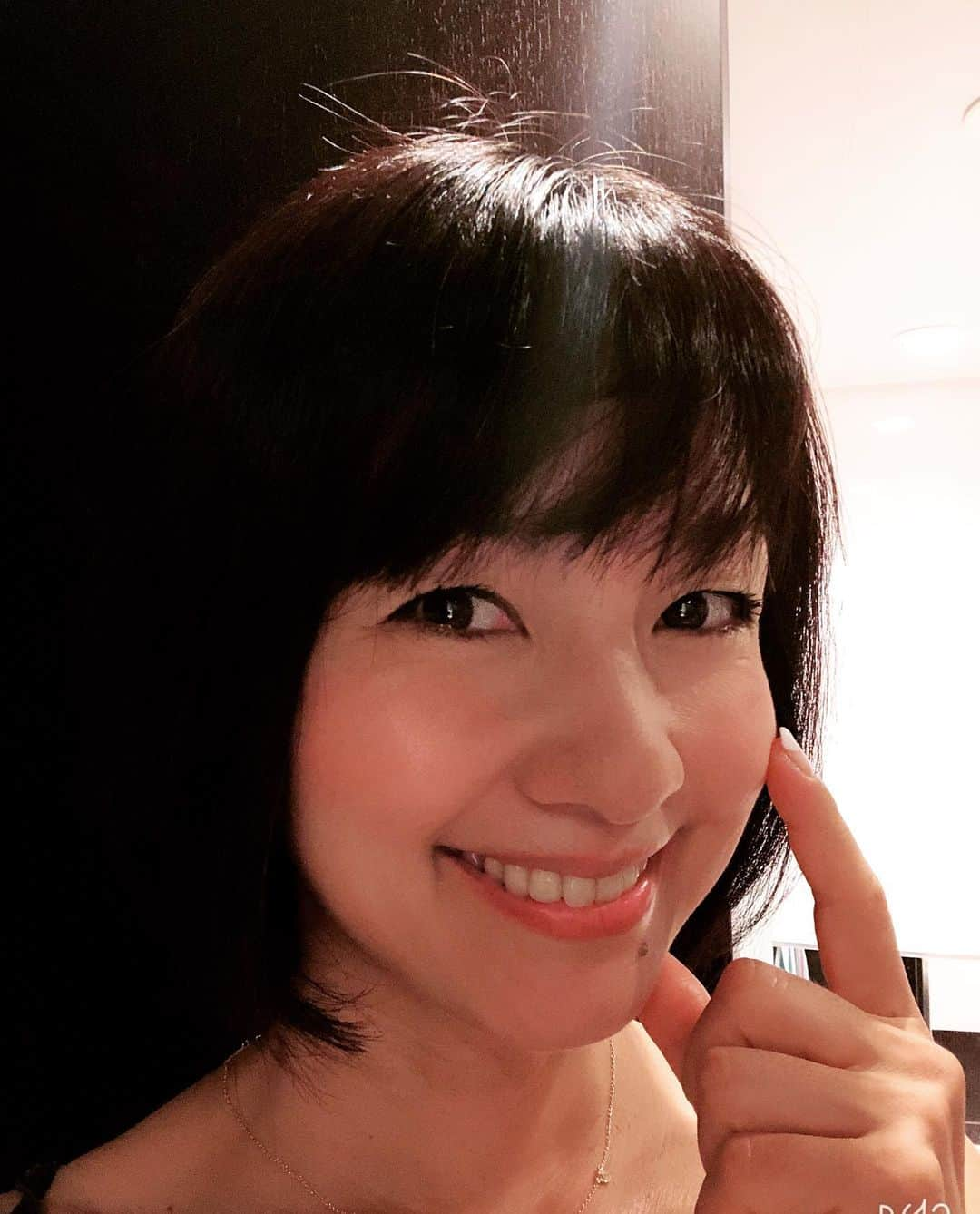 甘糟記子さんのインスタグラム写真 - (甘糟記子Instagram)「火曜日のお弁当( ^ω^ )  豚としめじの中華炒め、ニラ卵焼き、竹輪きゅうり、ほうれん草ナムル、トマト、ウィンナーです(๑˃̵ᴗ˂̵) 昨日は幼稚園の懇親会もあったり。 年長さんともなると、皆さん顔見知りで変な緊張もせず、楽しくご飯が食べられて楽しかったです(≧∀≦) その後お迎えまでの時間に、ヘアメイクの森さんがやってるエステサロン、ロイボーテにてソニックフィットを試してきました〜！ 小顔だけでなく、肌質もよくなる最新機械！  みかりんから顎のラインが綺麗になるよ、って言われてたけど、頰のあたりもふっくら上がった気が？！ 普段のケアといえば、スーパーオーディオの卵殻膜パワーくらいなので（笑）、たまには刺激になっていいですね！  #甘糟ご飯#ご飯#昼ごはん#ランチ#ランチボックス#弁当#曲げわっぱ#わっぱ弁当 #にら玉#japanese#japanesefood #japanesestyle #bento#lunch#lunchbox #ロイボーテ#ソニックフィット」5月29日 16時30分 - norihey924