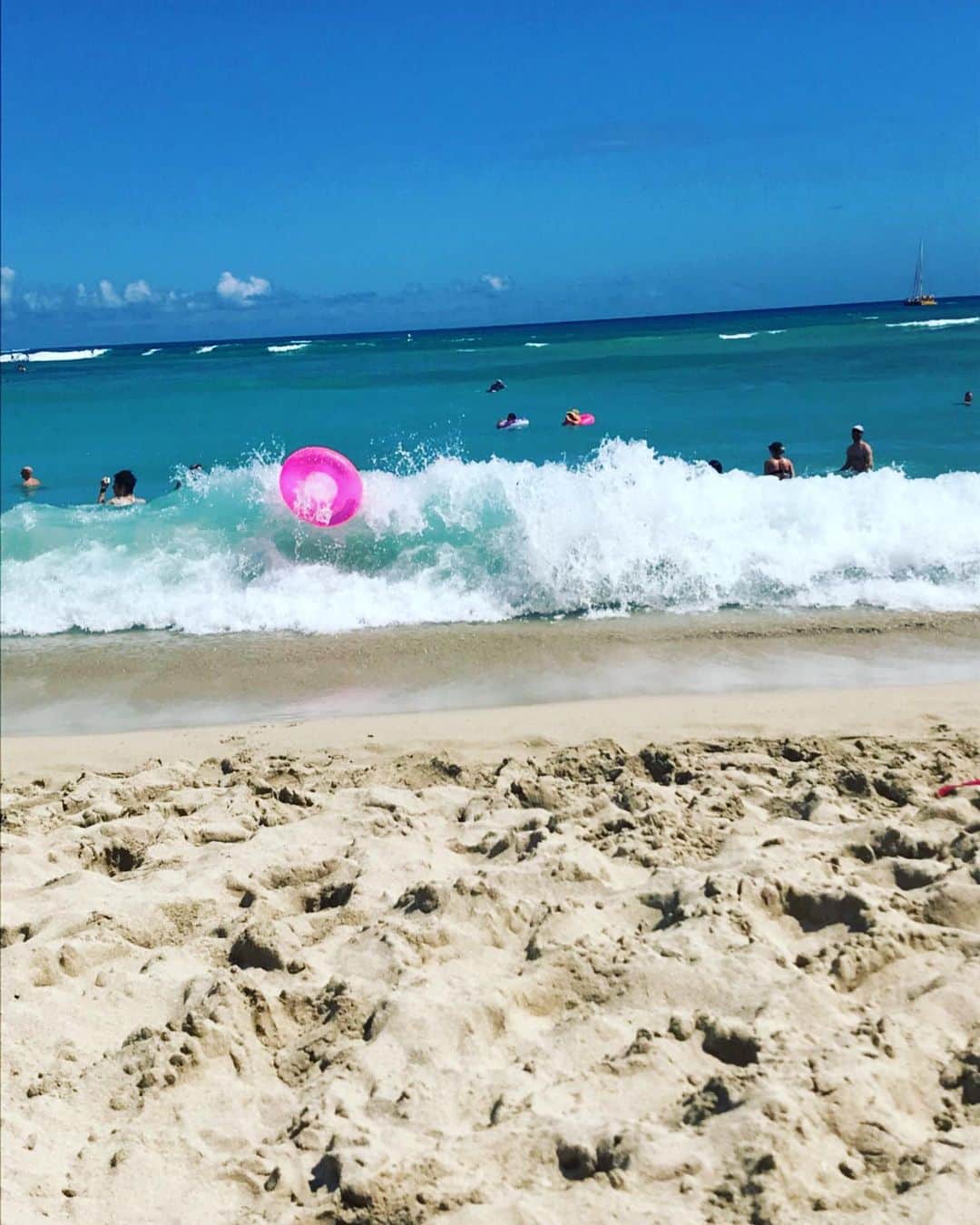 松尾光次さんのインスタグラム写真 - (松尾光次Instagram)「Waikikiは波が荒い🌊  #Hawaii#waikikibeach#2回目」5月29日 16時35分 - koji_swanky_dank